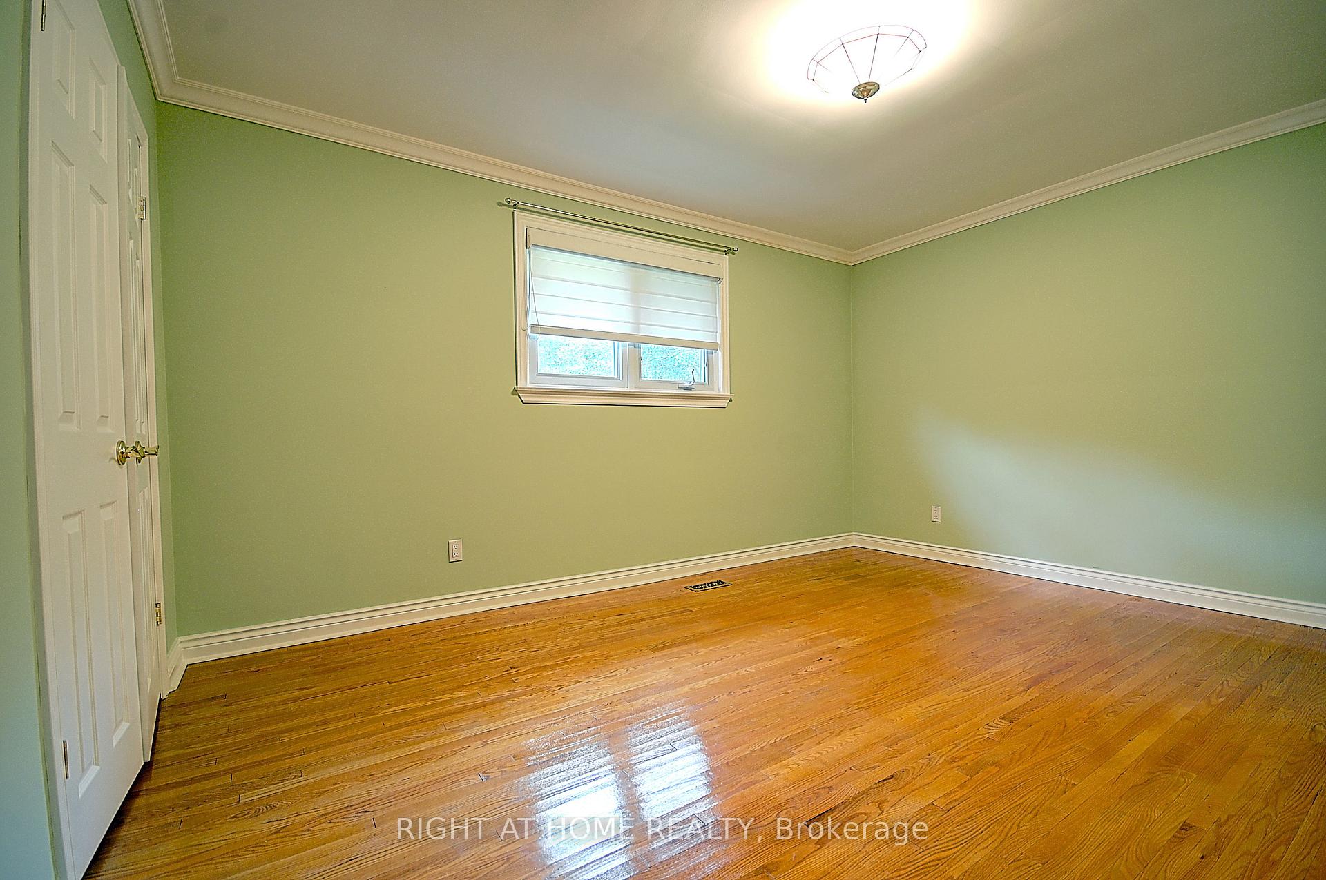 Photo 12 of 43 Hamptonbrook Drive, Etobicoke, Willowridge-Martingrove-Richview — HOMEH