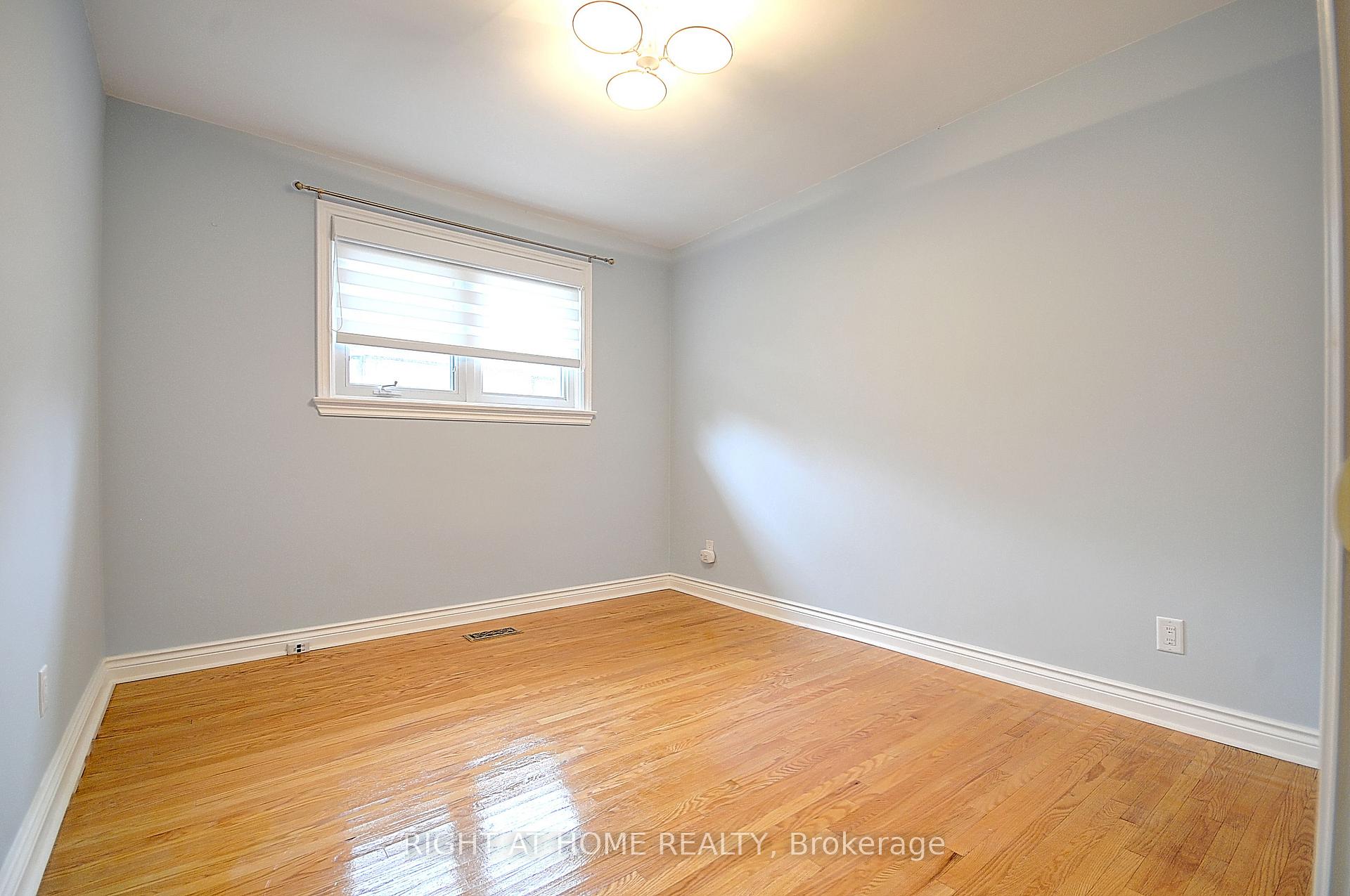 Photo 14 of 43 Hamptonbrook Drive, Etobicoke, Willowridge-Martingrove-Richview — HOMEH