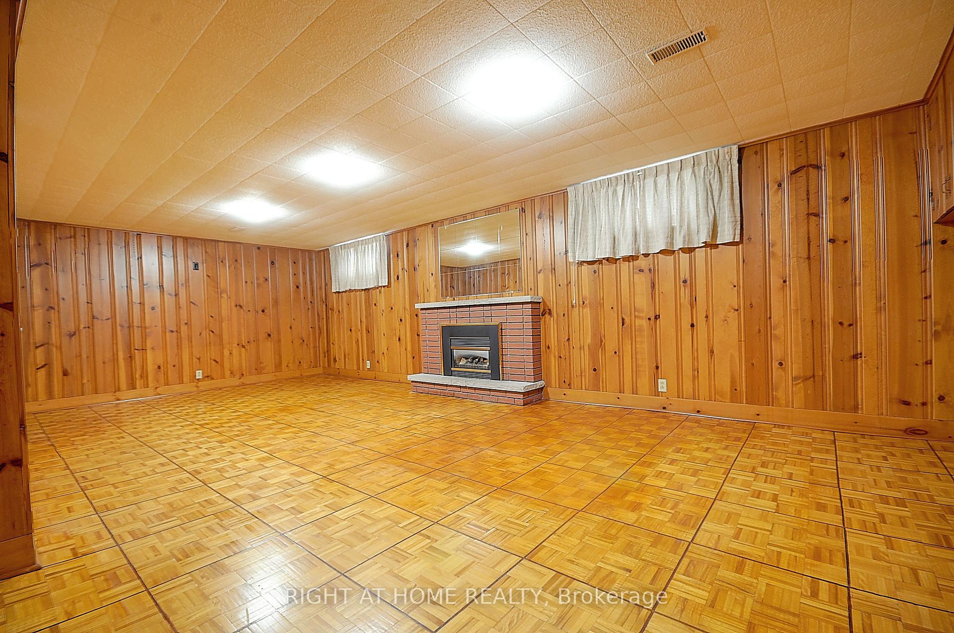 Photo 19 of 43 Hamptonbrook Drive, Etobicoke, Willowridge-Martingrove-Richview — HOMEH