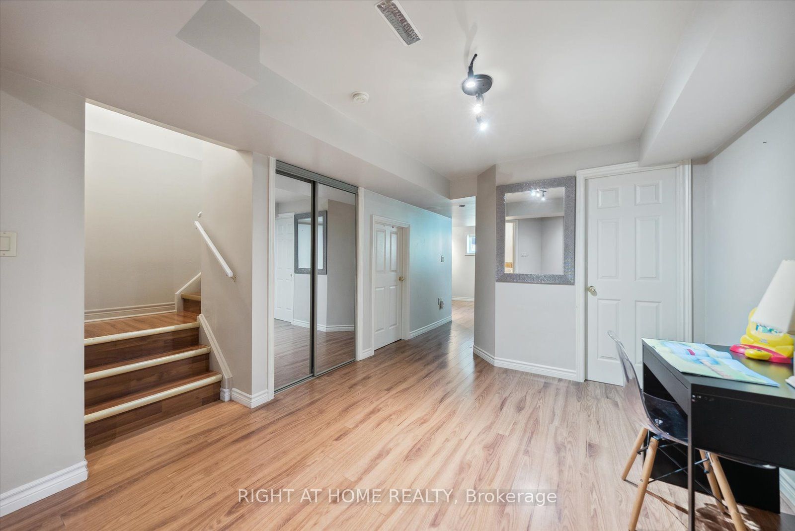 Photo 61 of 132 Hollandview Trail, Aurora, Bayview Wellington — HOMEH