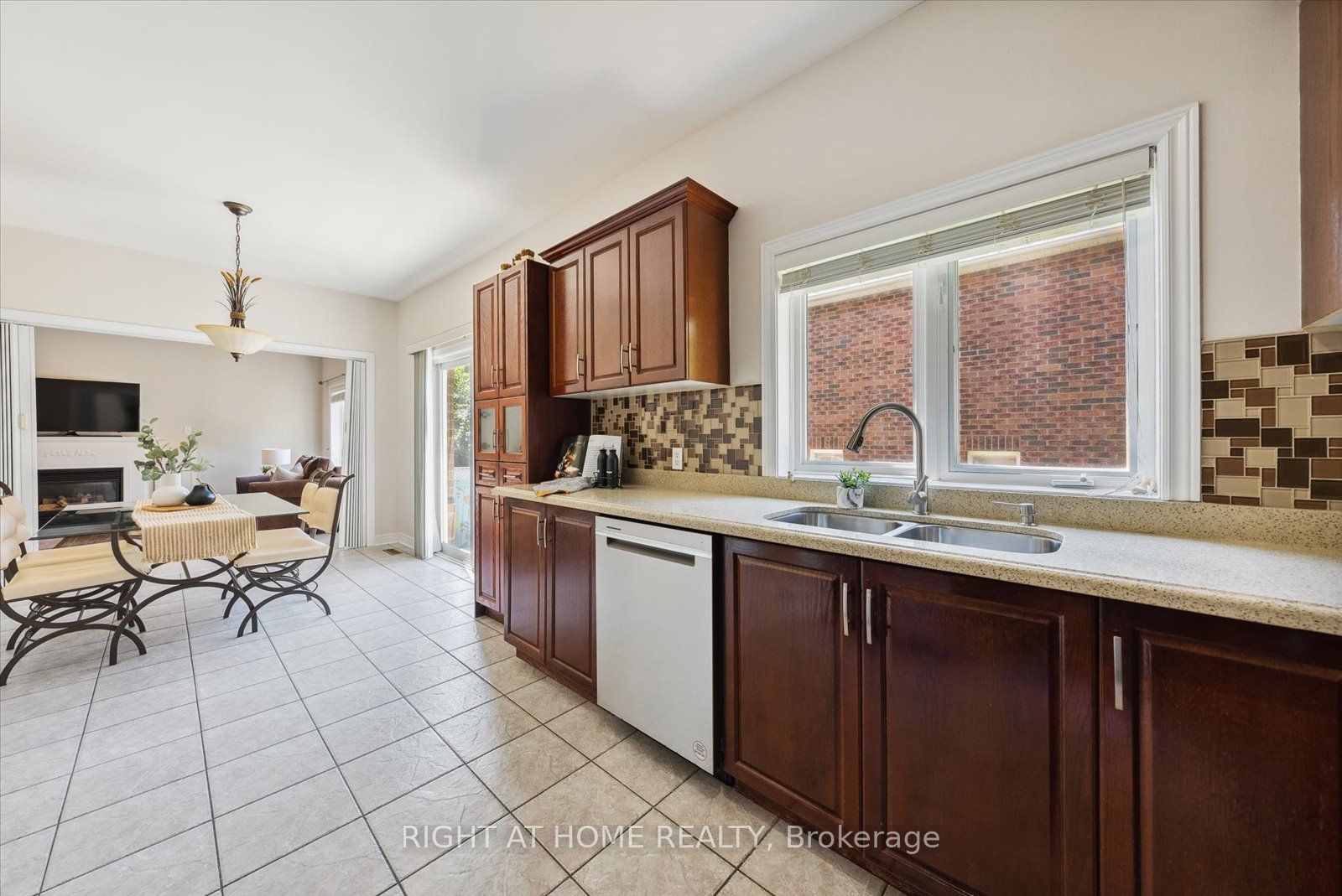 Photo 47 of 132 Hollandview Trail, Aurora, Bayview Wellington — HOMEH