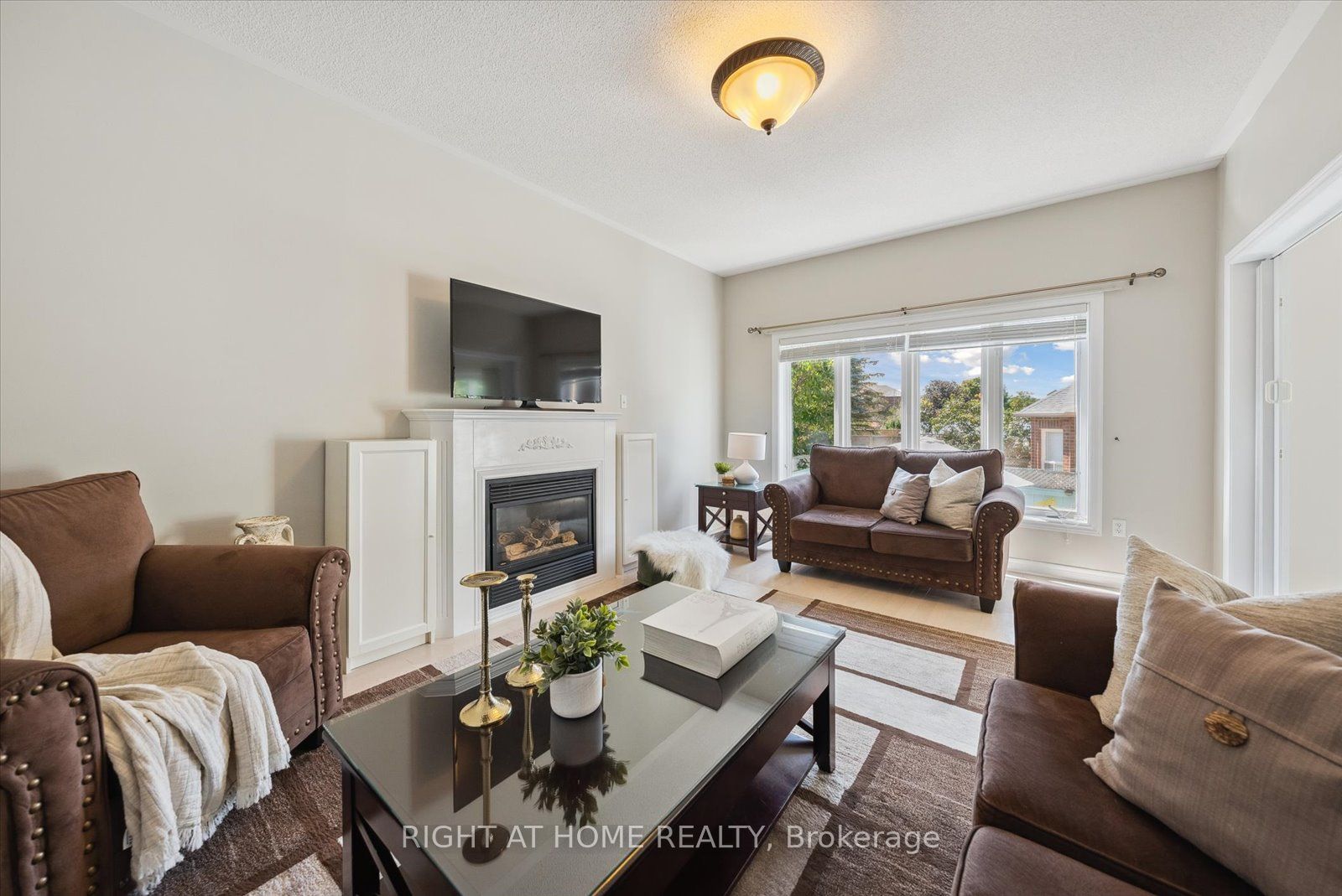 Photo 41 of 132 Hollandview Trail, Aurora, Bayview Wellington — HOMEH