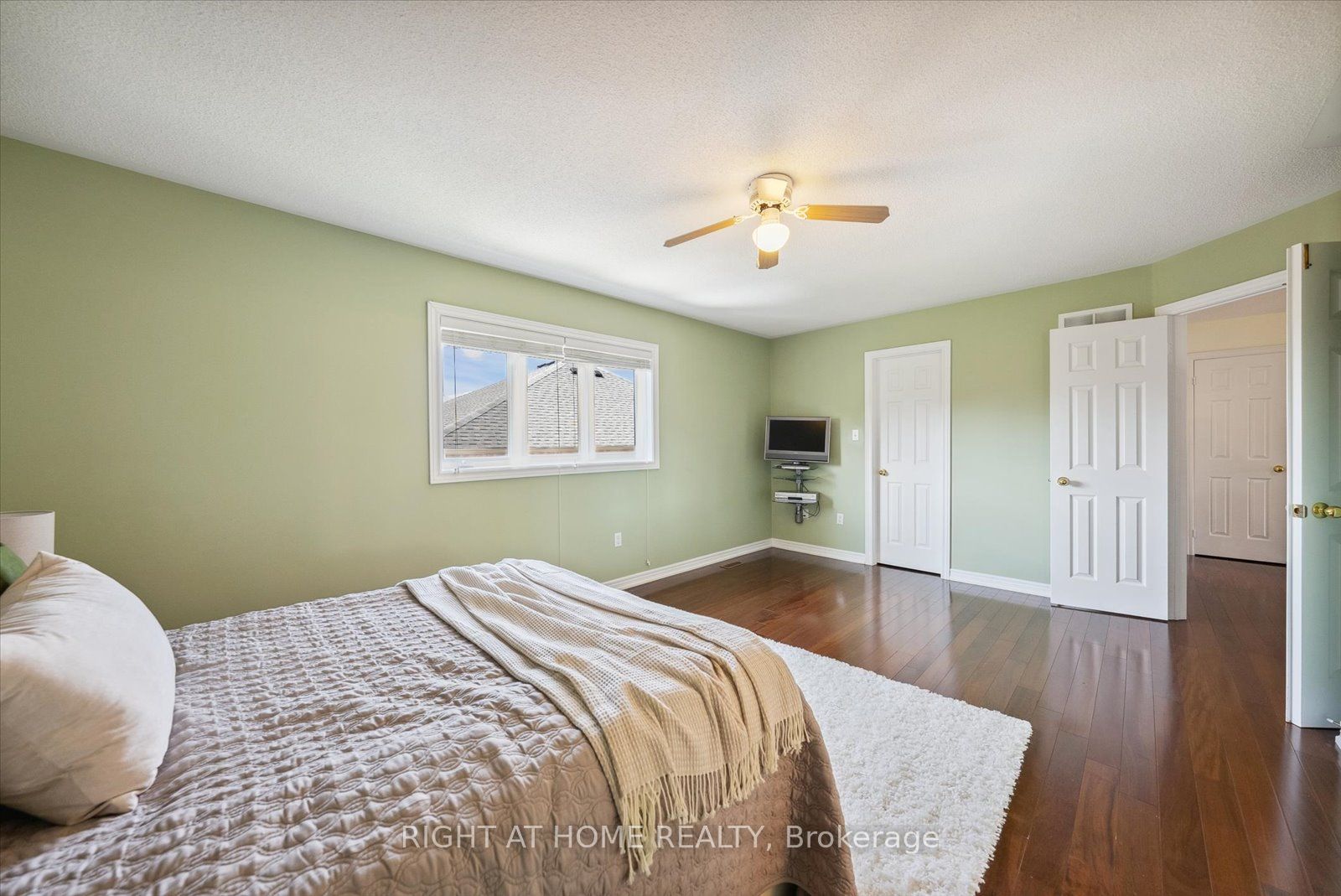 Photo 50 of 132 Hollandview Trail, Aurora, Bayview Wellington — HOMEH