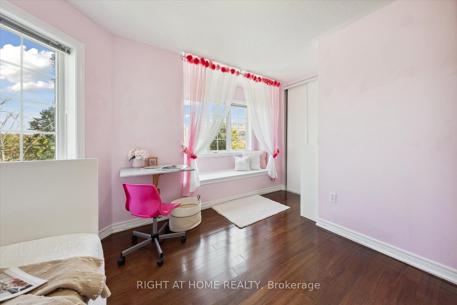 Photo 54 of 132 Hollandview Trail, Aurora, Bayview Wellington — HOMEH