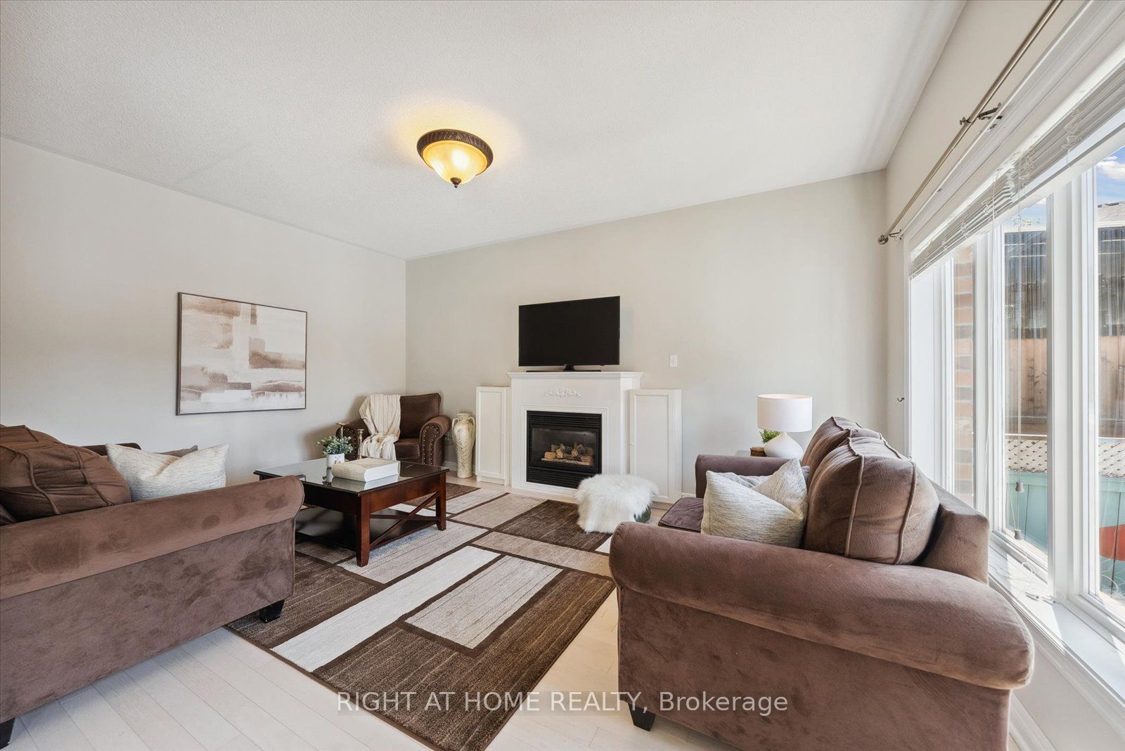 Photo 42 of 132 Hollandview Trail, Aurora, Bayview Wellington — HOMEH
