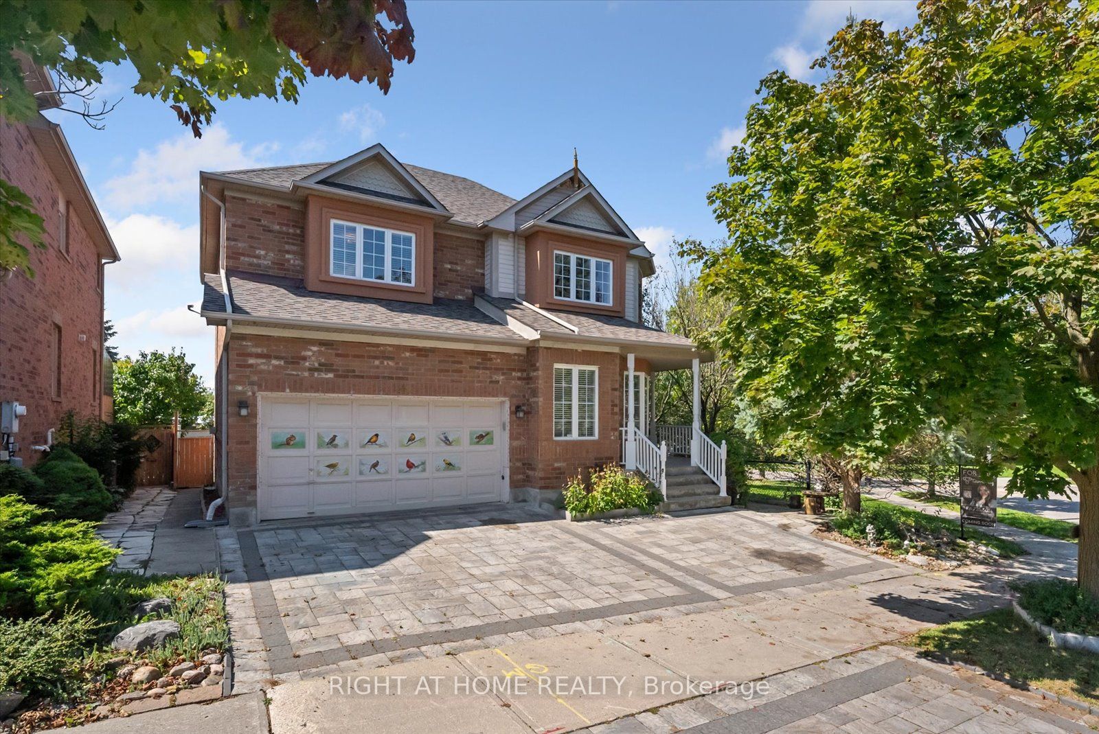 Photo 2 of 132 Hollandview Trail, Aurora, Bayview Wellington — HOMEH