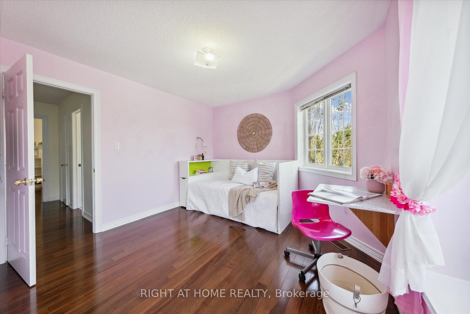 Photo 53 of 132 Hollandview Trail, Aurora, Bayview Wellington — HOMEH