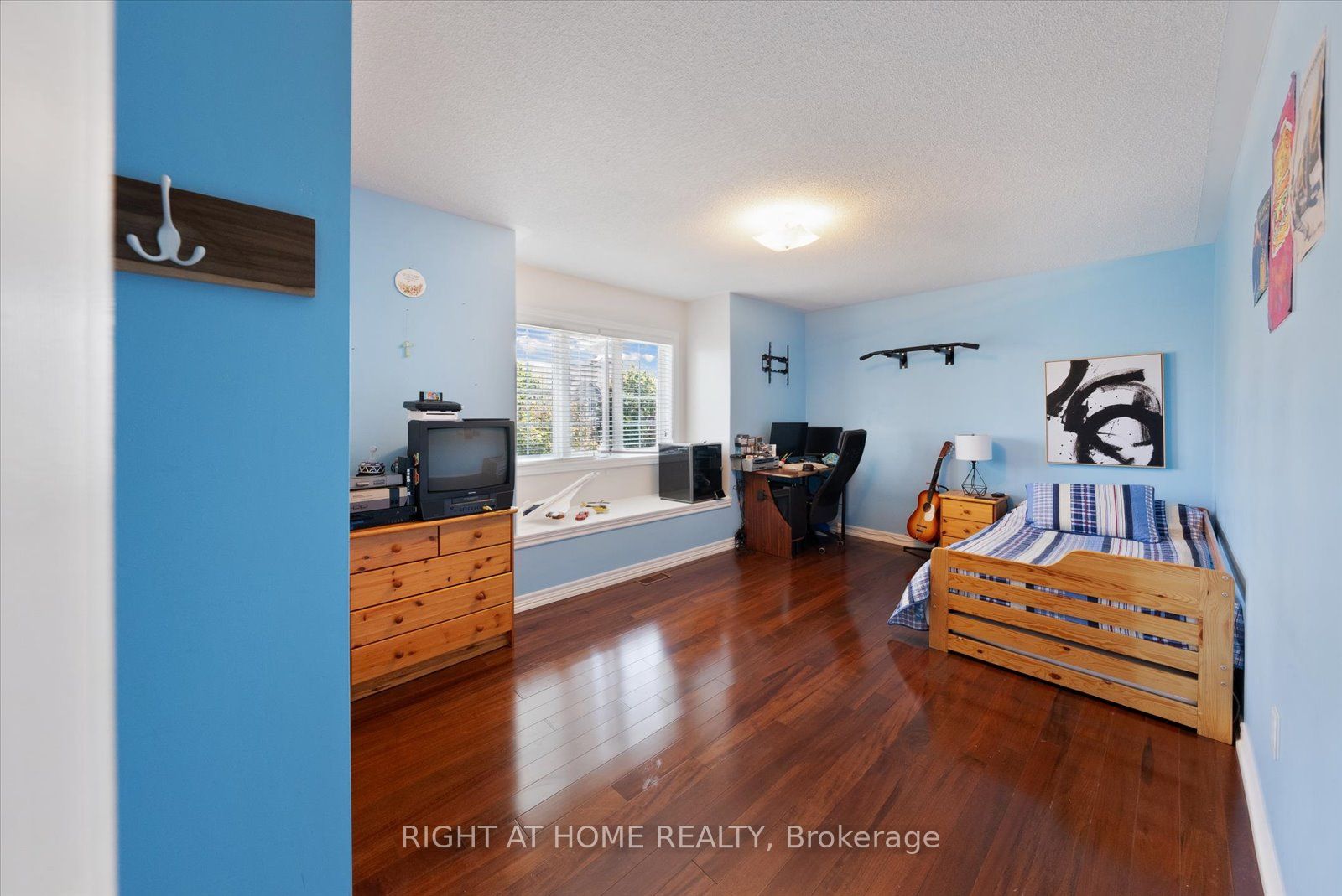 Photo 55 of 132 Hollandview Trail, Aurora, Bayview Wellington — HOMEH