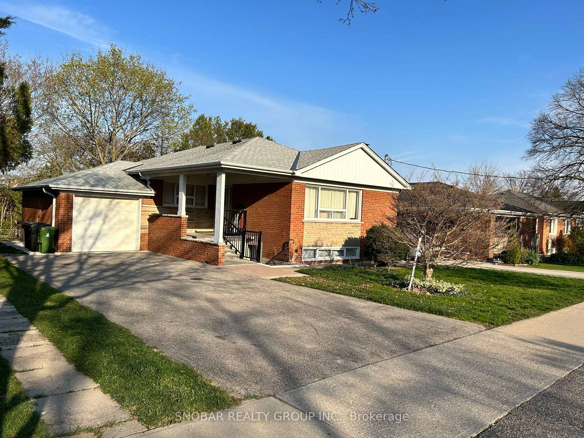 Front of Unit Lower, 57 Westroyal Road