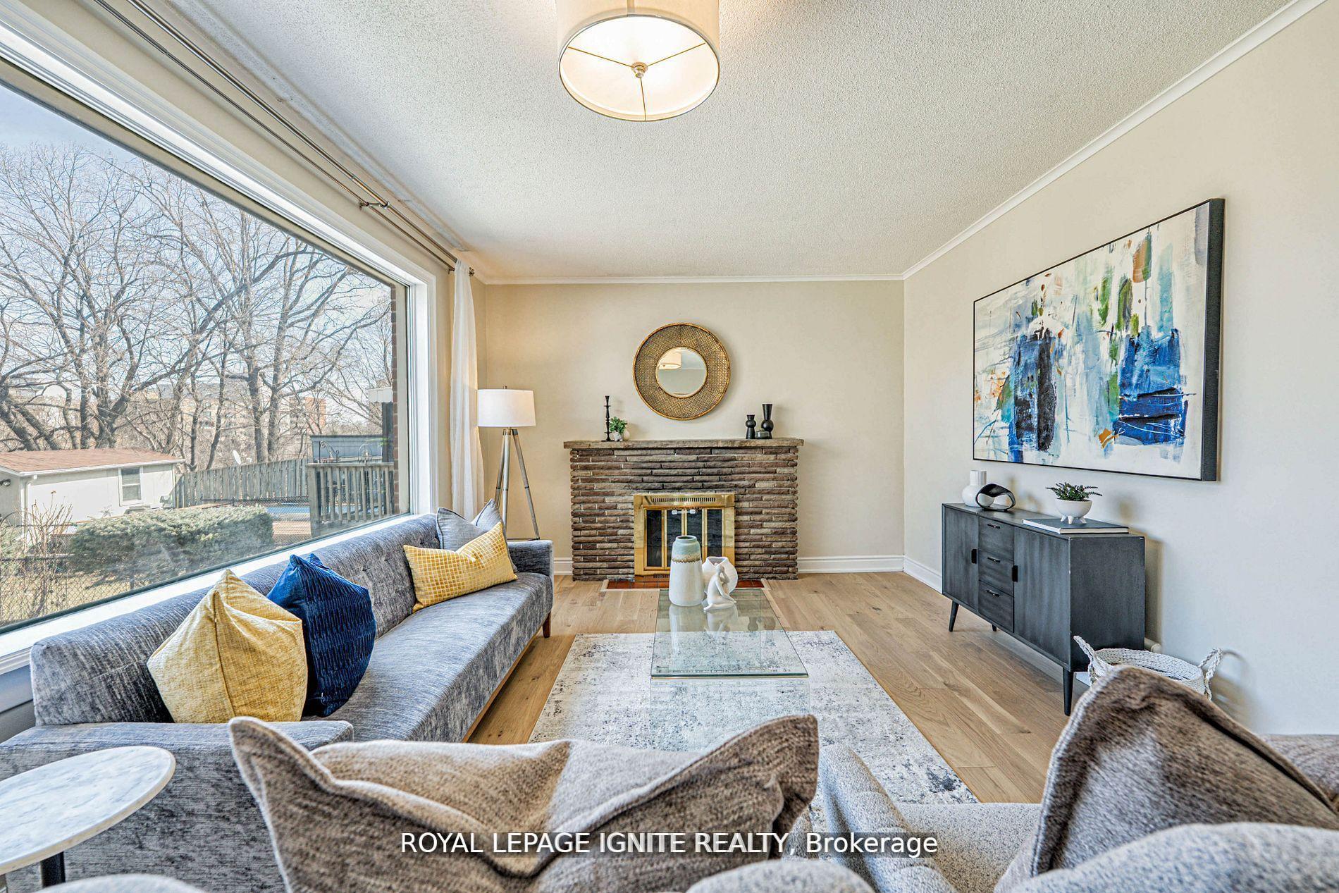 Photo 8 of 53 Riverview Heights, Etobicoke, Humber Heights — HOMEH