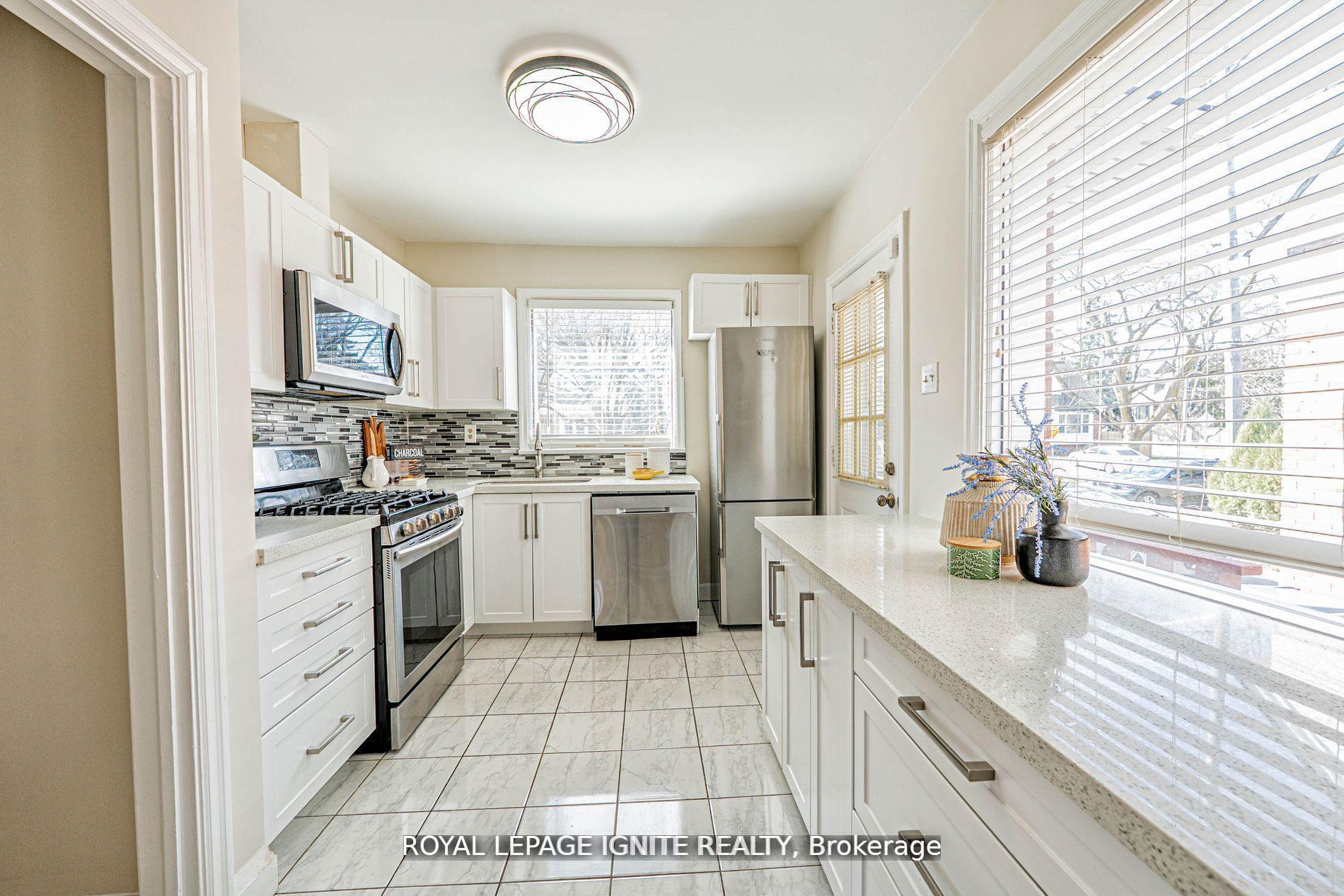 Photo 16 of 53 Riverview Heights, Etobicoke, Humber Heights — HOMEH