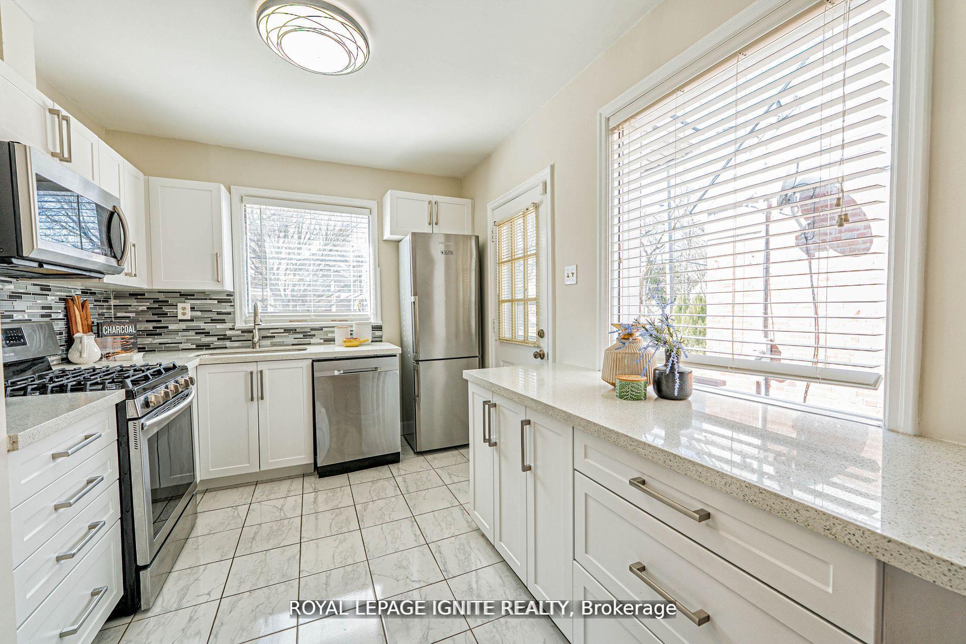 Photo 5 of 53 Riverview Heights, Etobicoke, Humber Heights — HOMEH