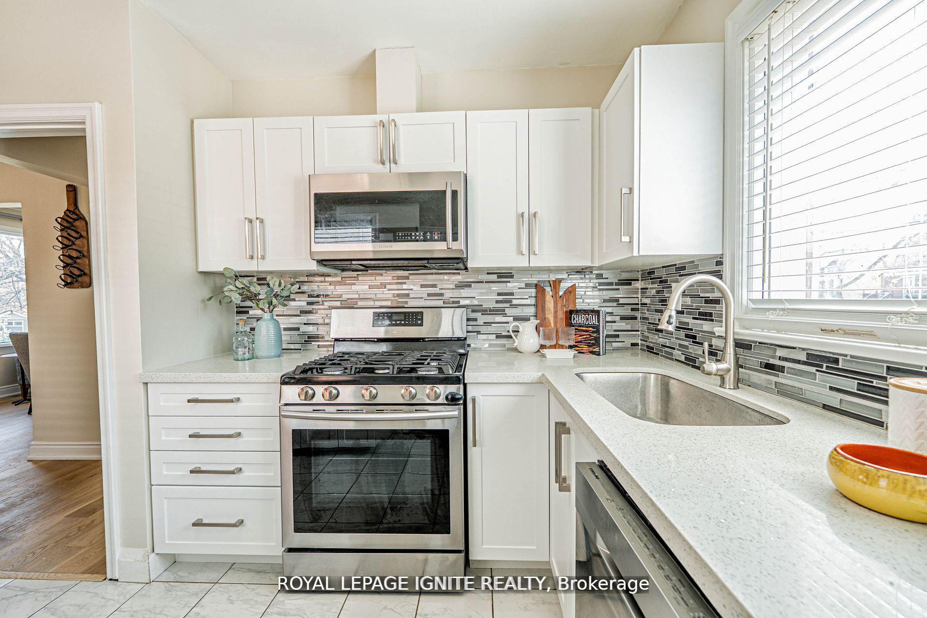 Photo 12 of 53 Riverview Heights, Etobicoke, Humber Heights — HOMEH