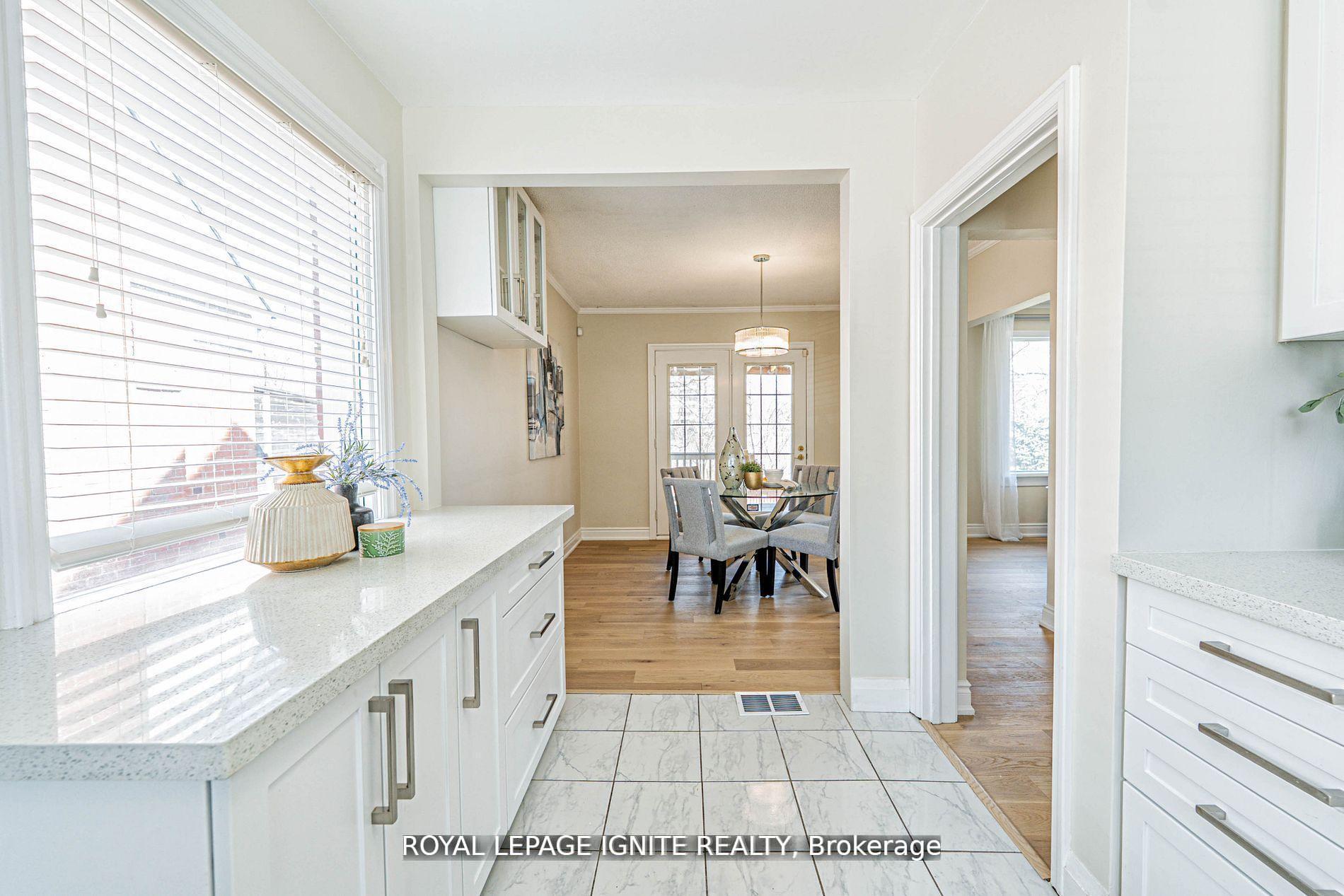Photo 2 of 53 Riverview Heights, Etobicoke, Humber Heights — HOMEH