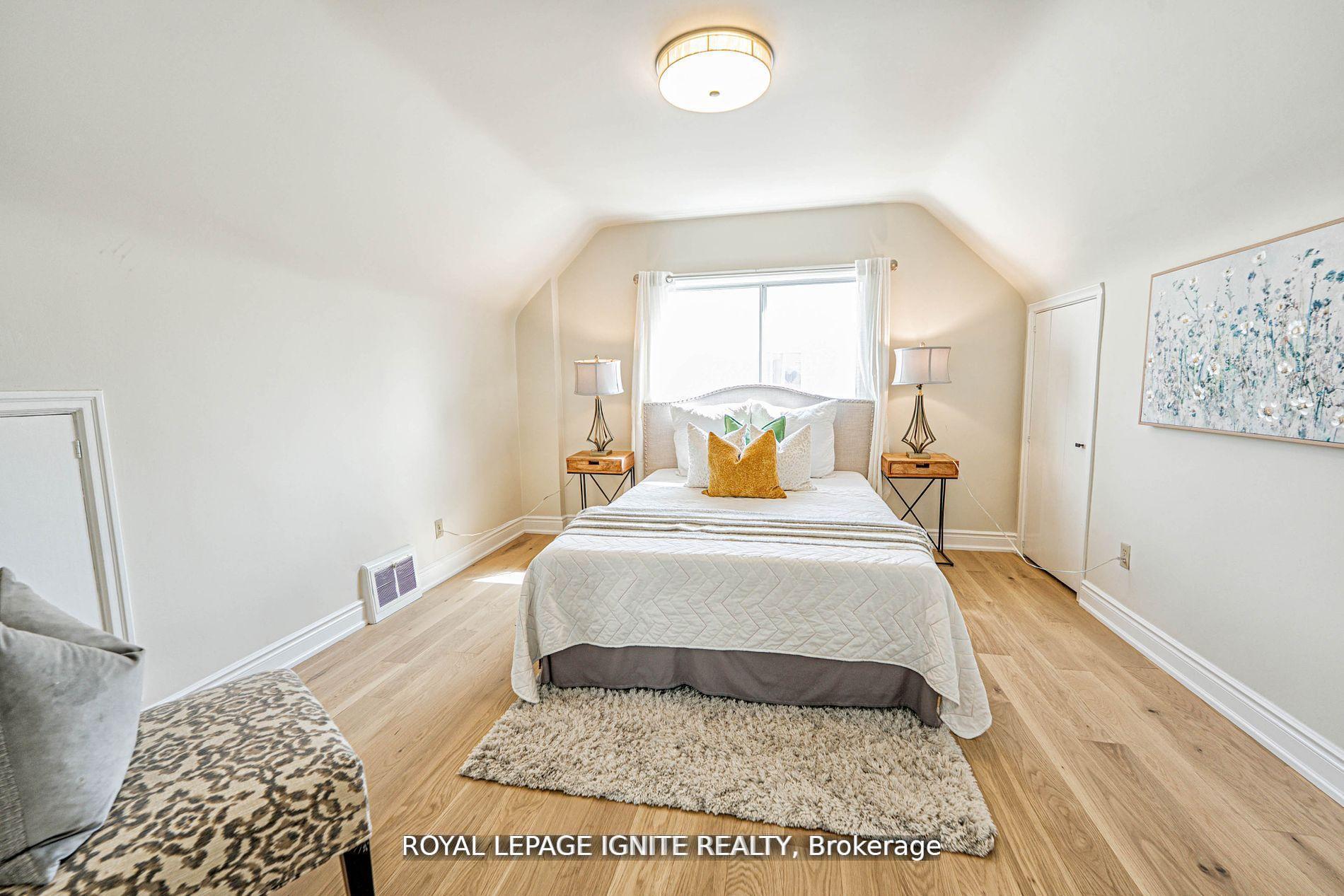 Photo 13 of 53 Riverview Heights, Etobicoke, Humber Heights — HOMEH