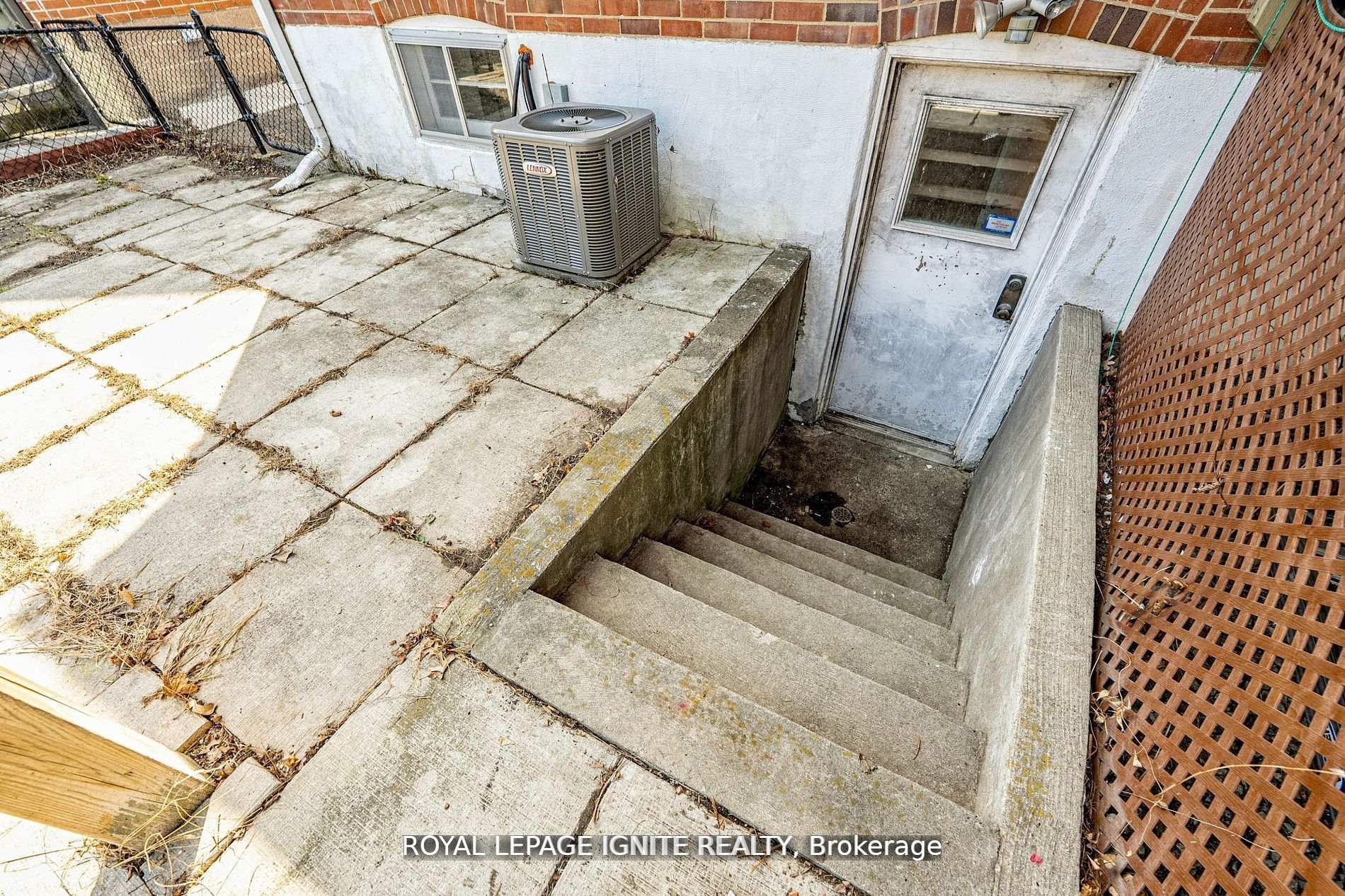 Photo 17 of 53 Riverview Heights, Etobicoke, Humber Heights — HOMEH