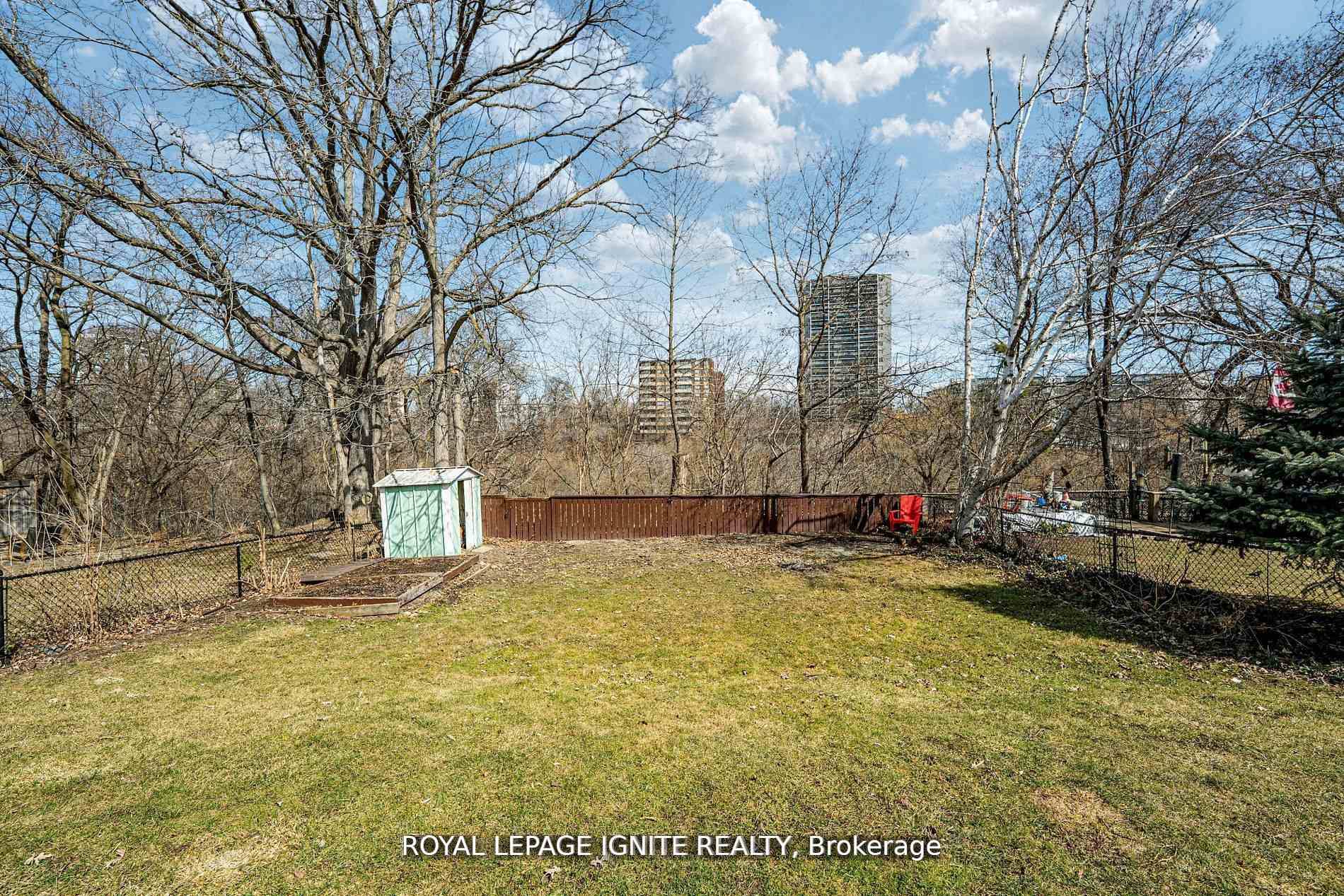Photo 22 of 53 Riverview Heights, Etobicoke, Humber Heights — HOMEH