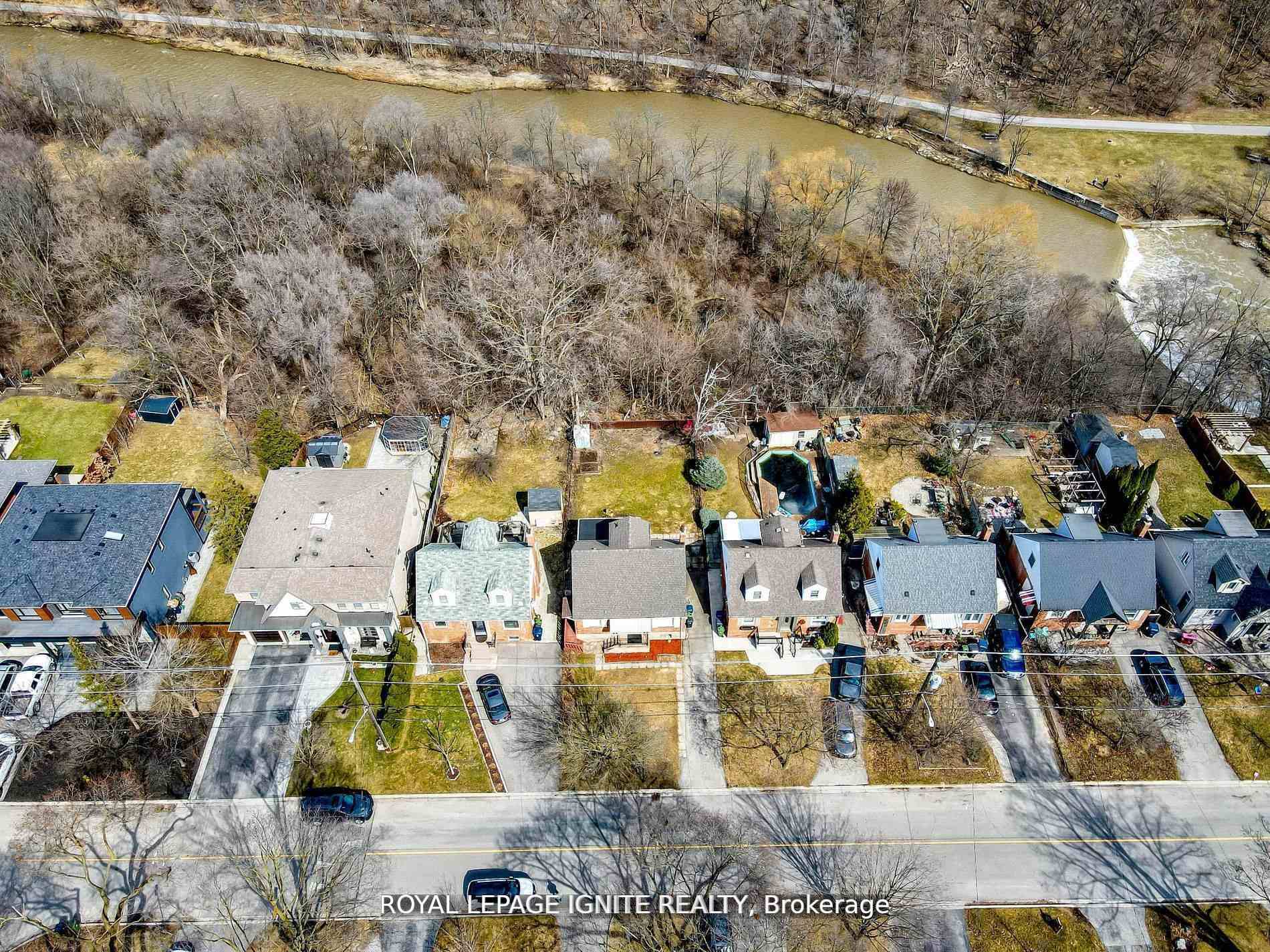 Photo 23 of 53 Riverview Heights, Etobicoke, Humber Heights — HOMEH