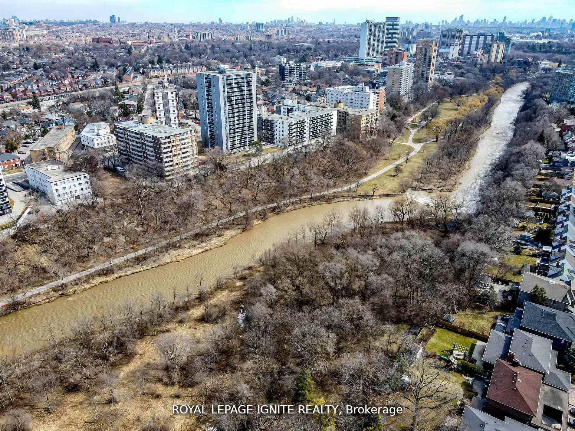 Photo 24 of 53 Riverview Heights, Etobicoke, Humber Heights — HOMEH