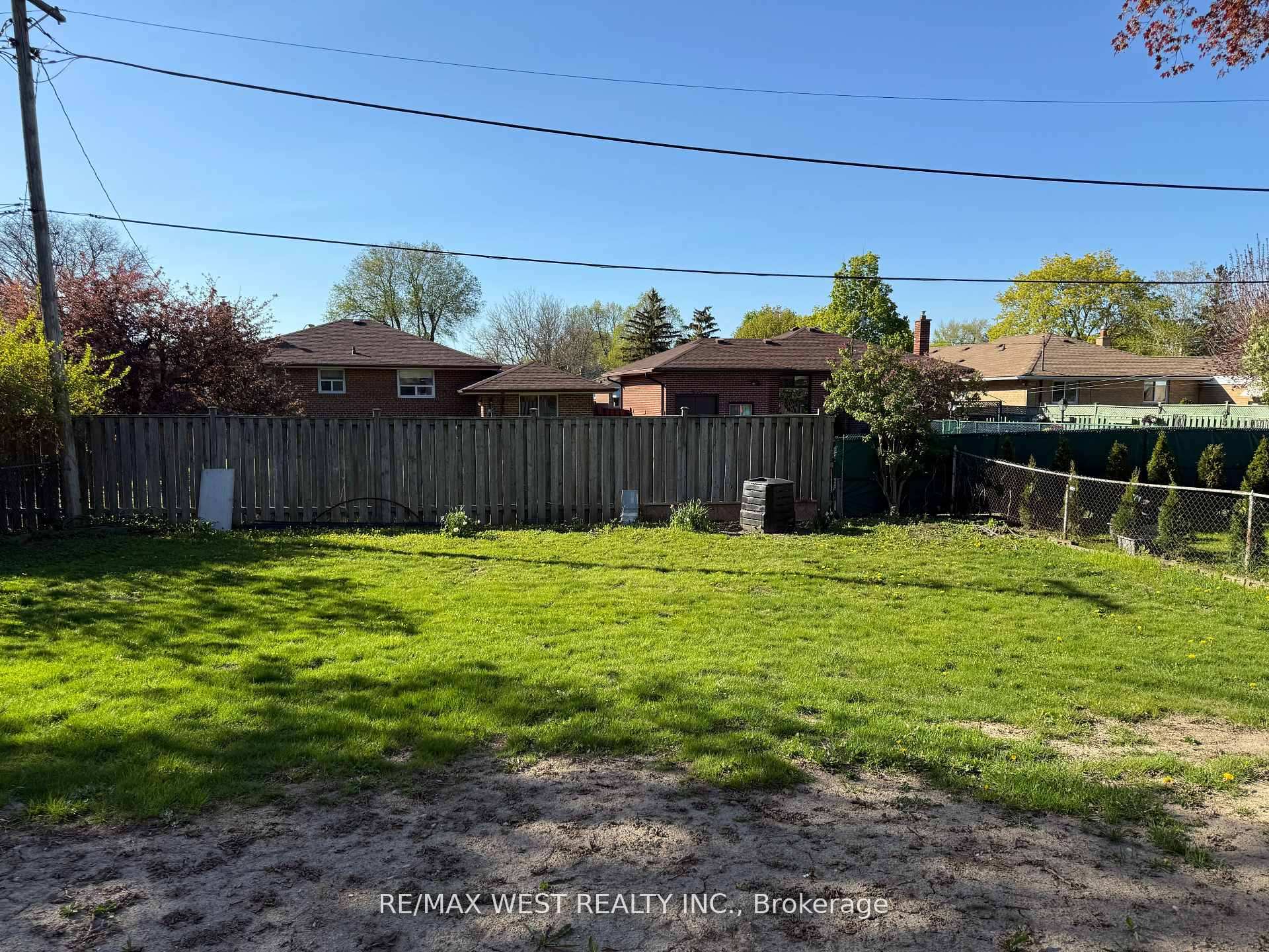 Photo 10 of Unit BSMT, 10 Tynevale Drive, Etobicoke, Willowridge-Martingrove-Richview — HOMEH