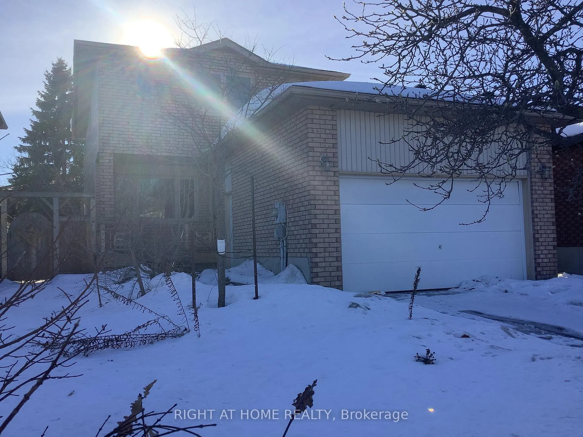 Photo 2 of 11 Rosenfeld Drive, Barrie, Grove East — HOMEH