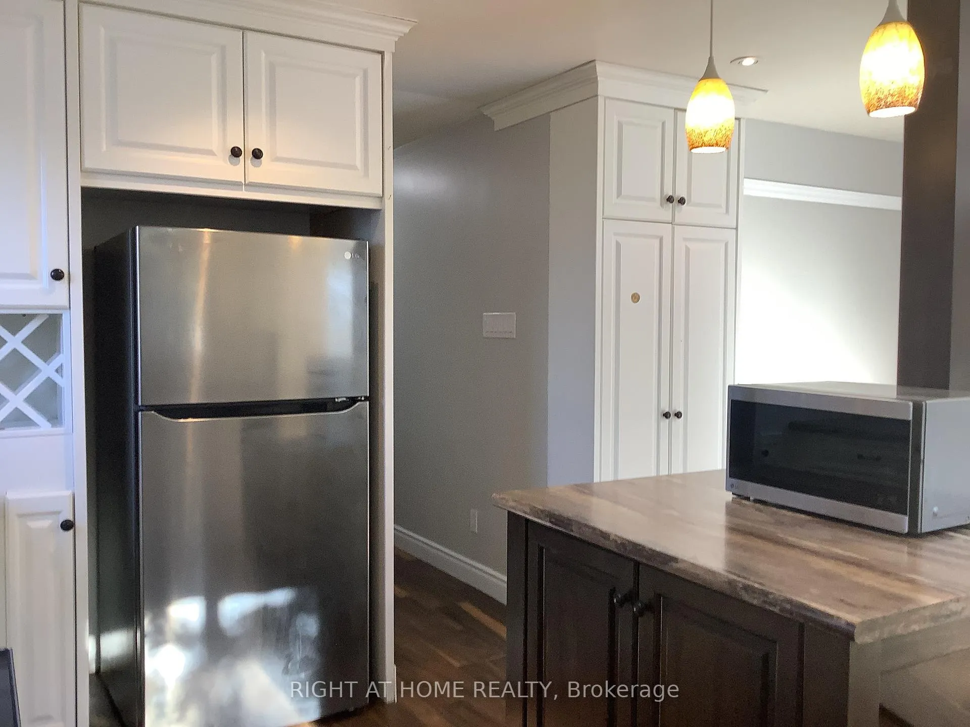 Photo 4 of 11 Rosenfeld Drive, Barrie, Grove East — HOMEH