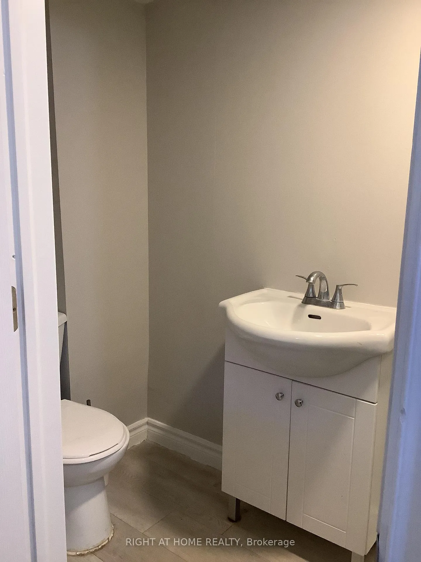 Photo 7 of 11 Rosenfeld Drive, Barrie, Grove East — HOMEH
