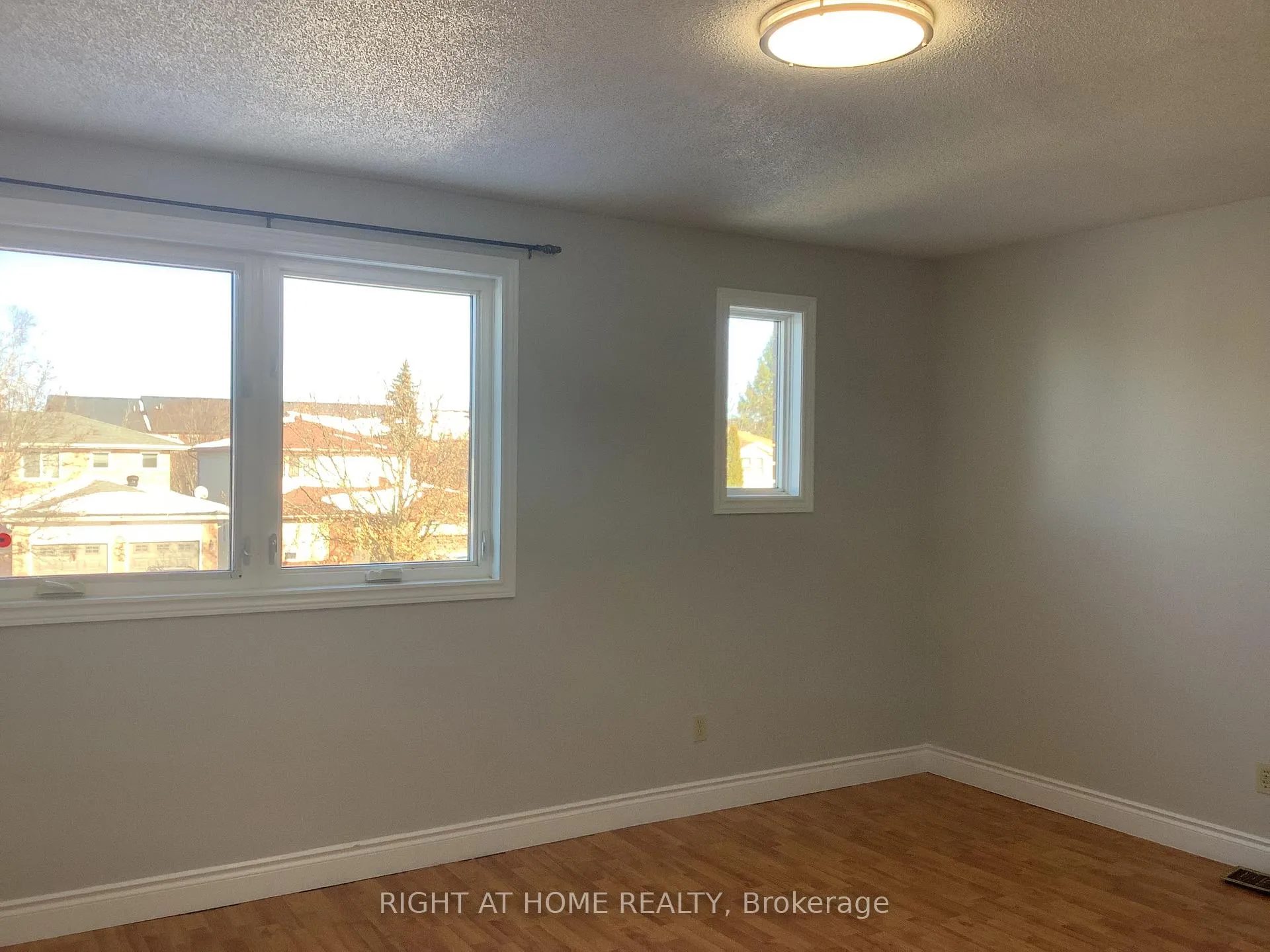 Photo 8 of 11 Rosenfeld Drive, Barrie, Grove East — HOMEH