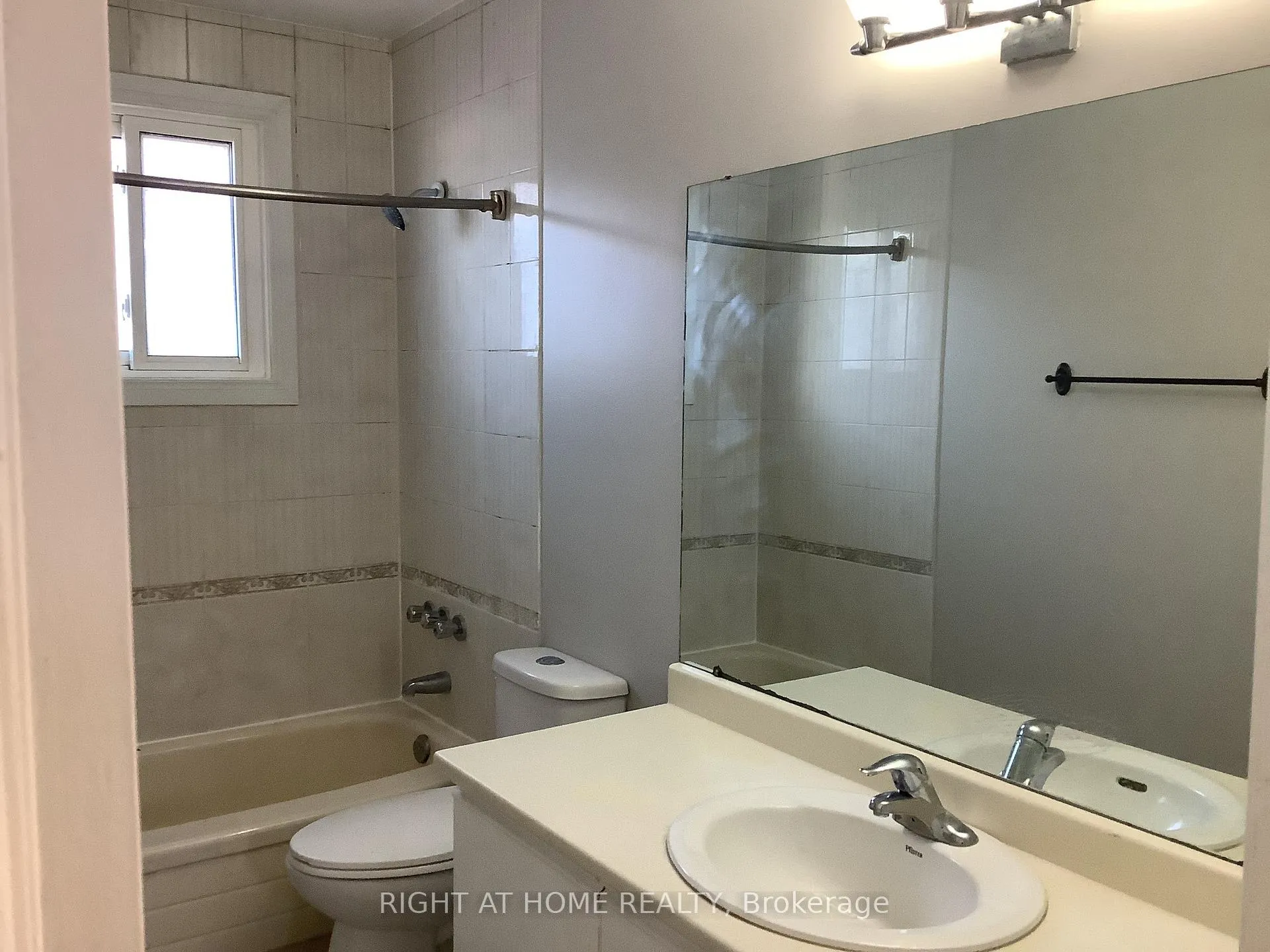 Photo 9 of 11 Rosenfeld Drive, Barrie, Grove East — HOMEH