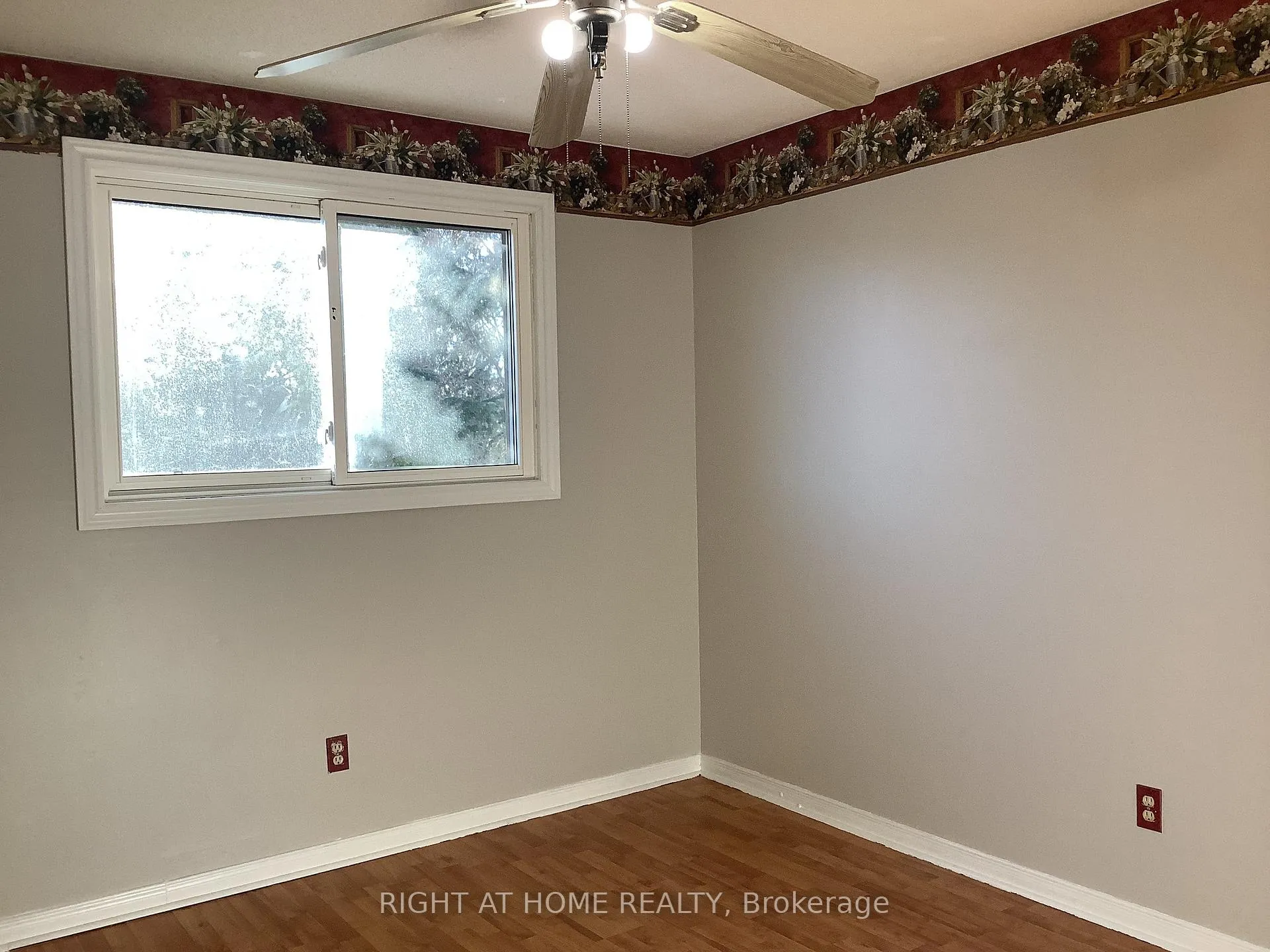 Photo 10 of 11 Rosenfeld Drive, Barrie, Grove East — HOMEH