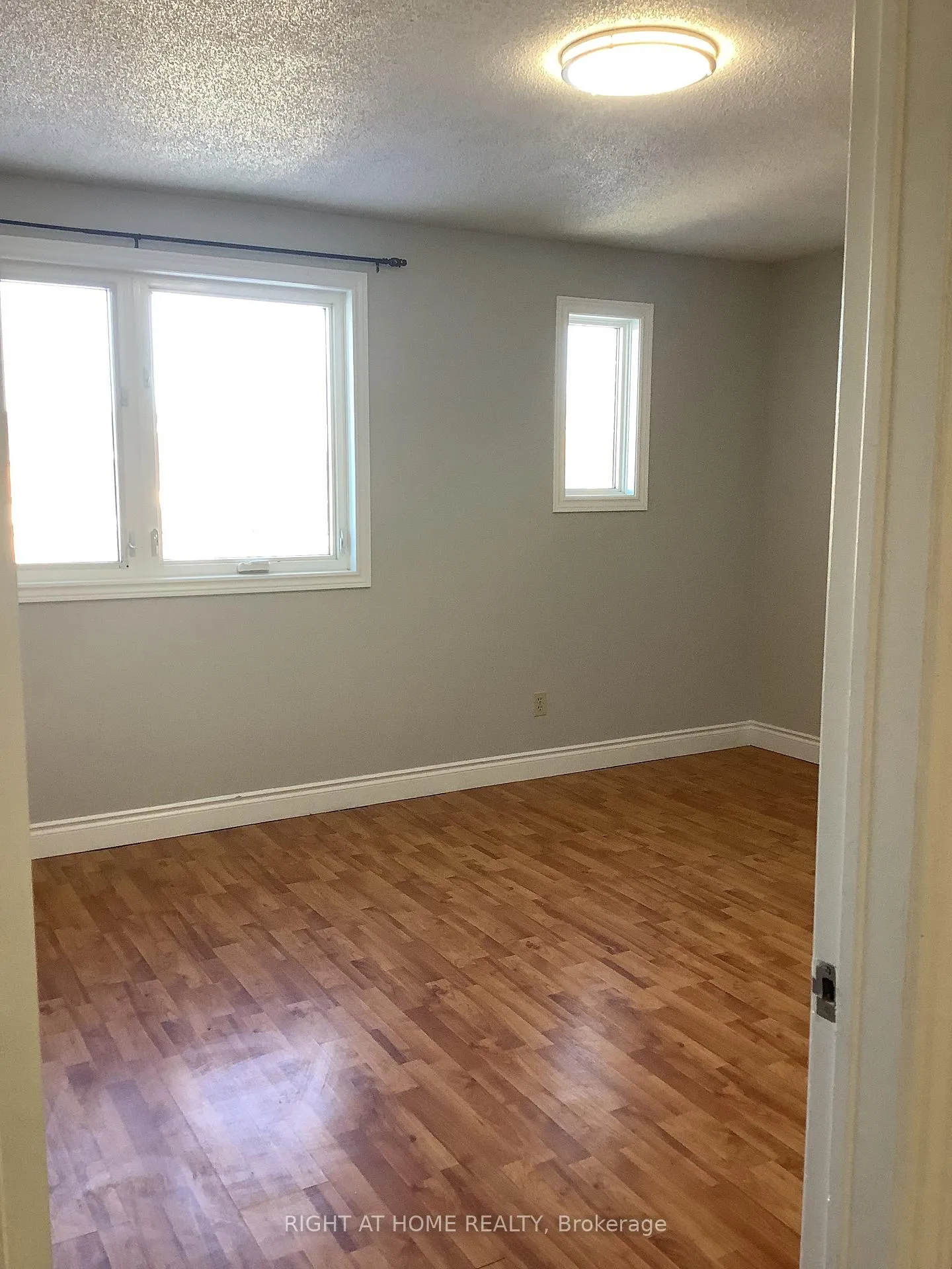 Photo 14 of 11 Rosenfeld Drive, Barrie, Grove East — HOMEH