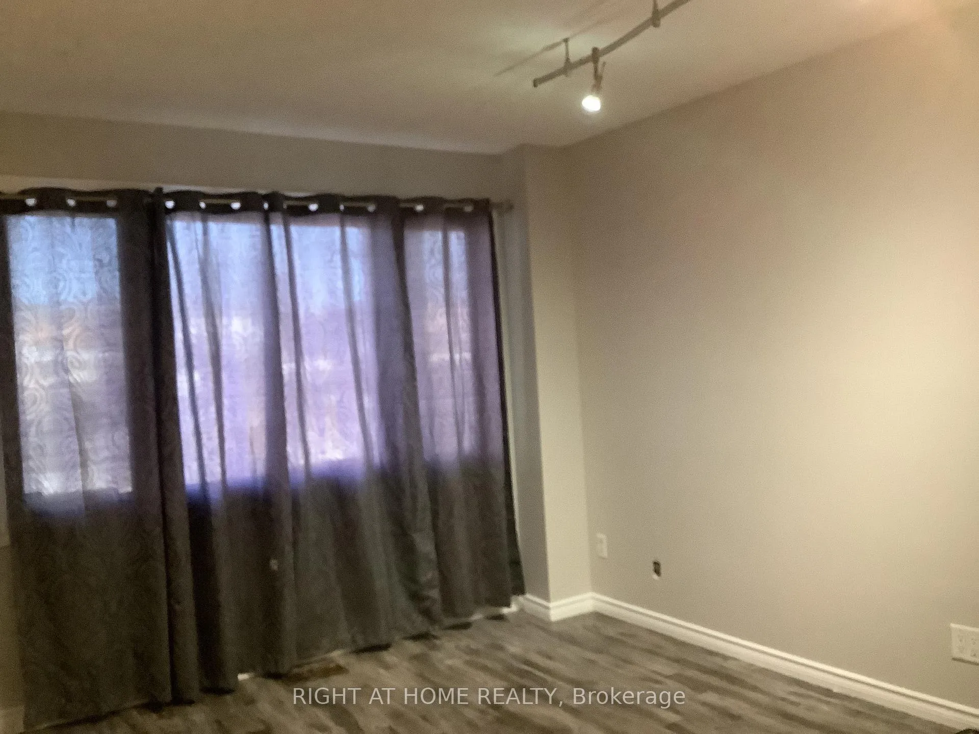Photo 21 of 11 Rosenfeld Drive, Barrie, Grove East — HOMEH