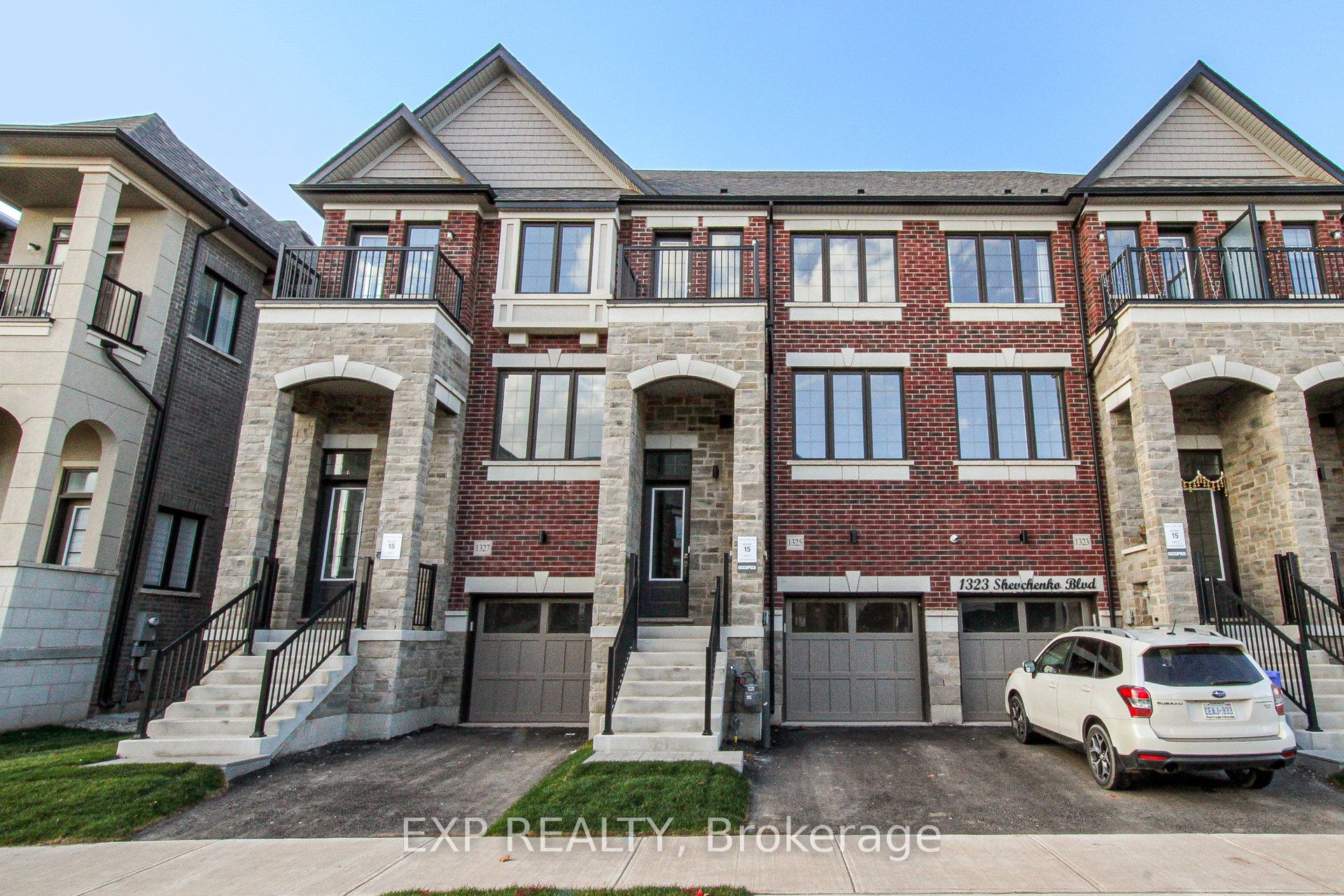 Photo 2 of 1325 Shevchenko Boulevard, Oakville, Northwest — HOMEH