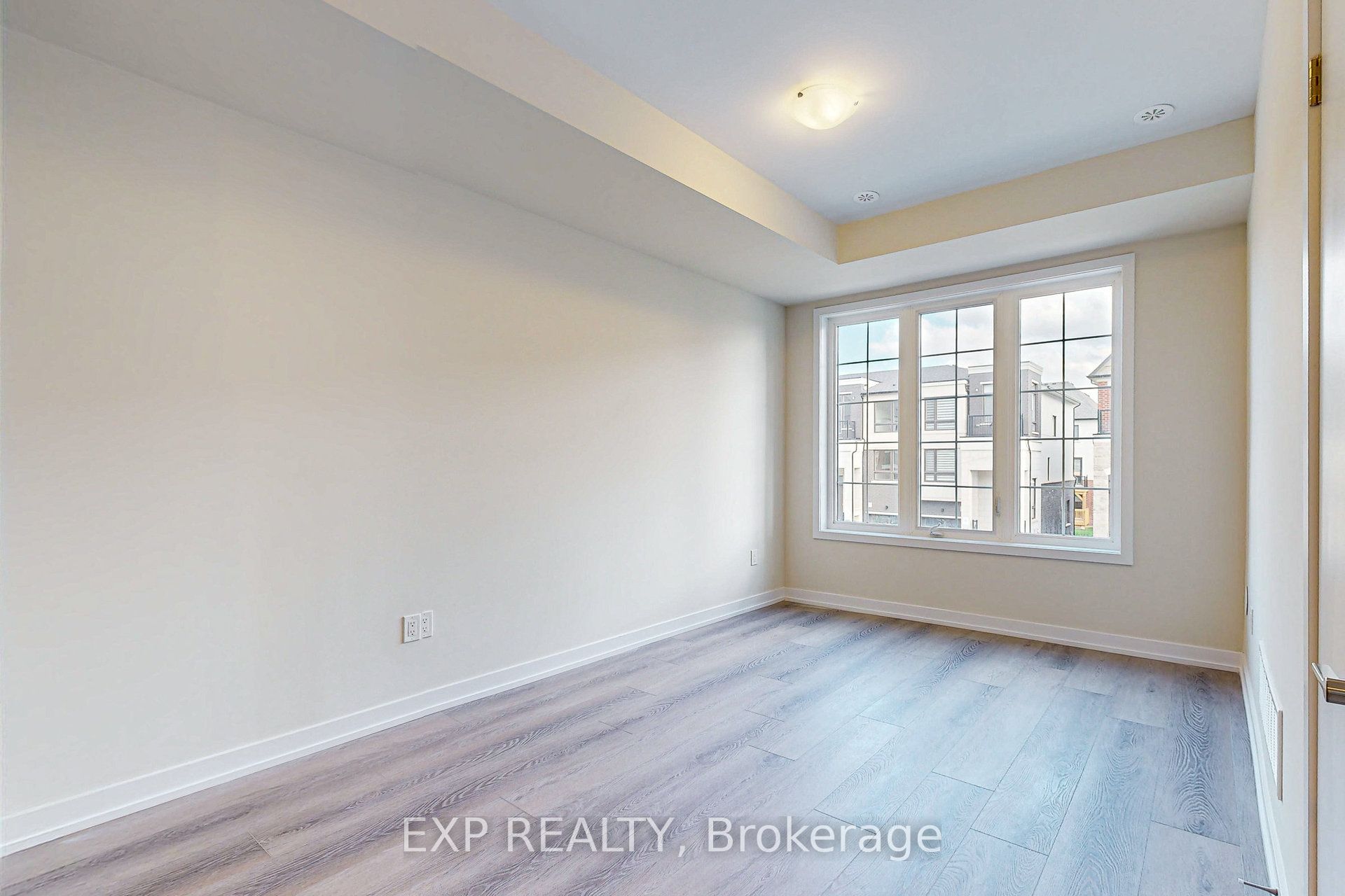 Photo 52 of 1325 Shevchenko Boulevard, Oakville, Northwest — HOMEH