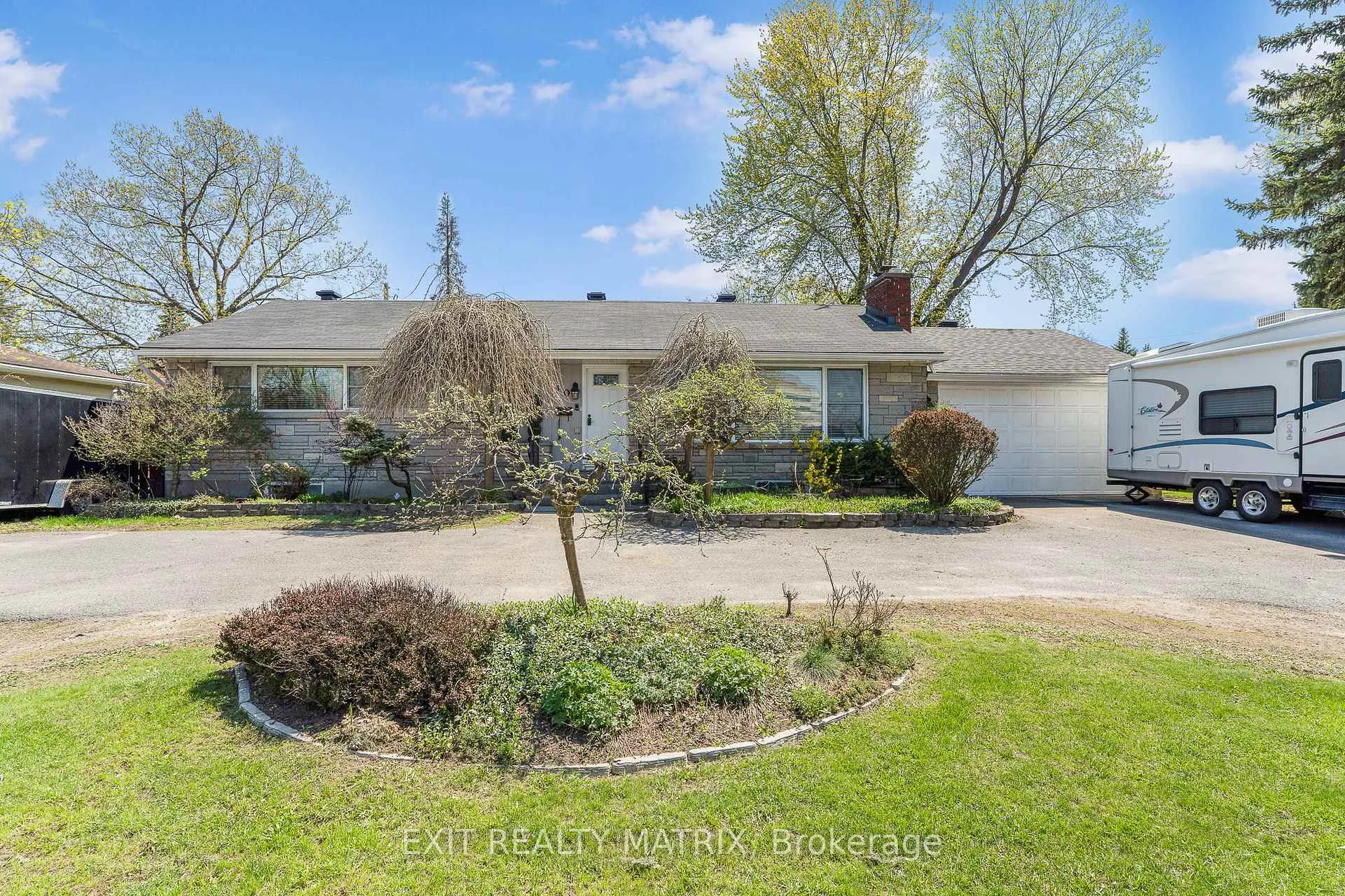 Photo 4 of 440 Smyth Road, Ottawa, Alta Vista/Faircrest Heights — HOMEH