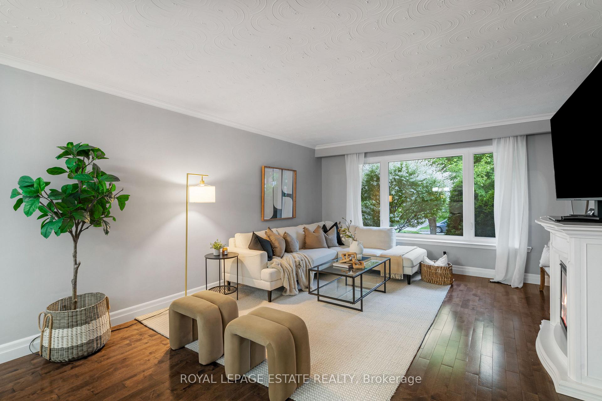 Photo 2 of 9 Dixington Crescent, Etobicoke, Kingsview Village-The Westway — HOMEH