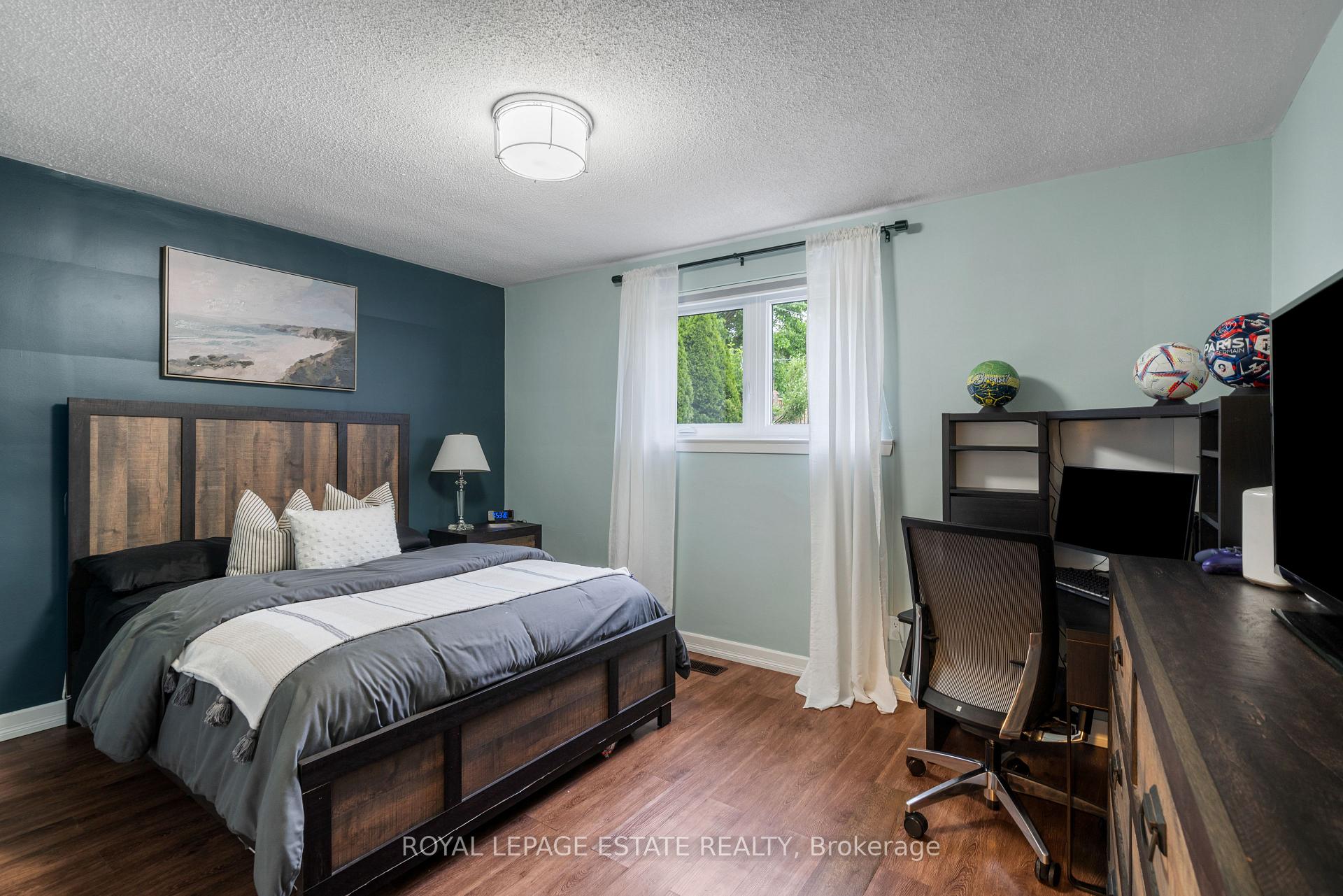 Photo 4 of 9 Dixington Crescent, Etobicoke, Kingsview Village-The Westway — HOMEH