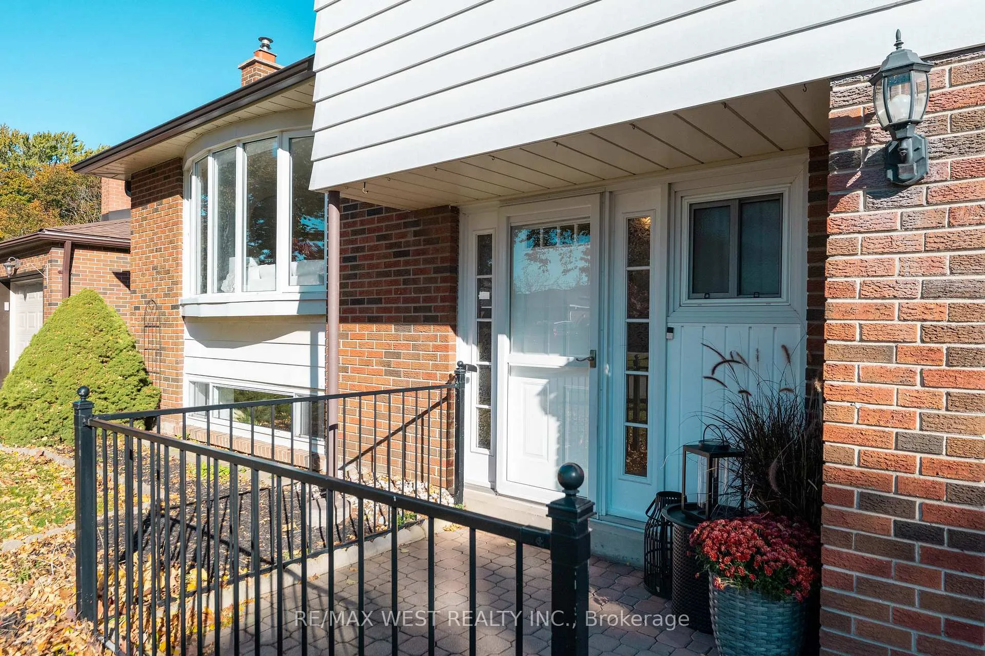Photo 3 of 25 Bryant Road, Ajax, South East — HOMEH