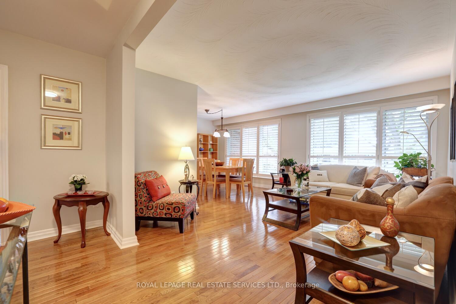 Photo 2 of 26 Cromer Place, Etobicoke, Willowridge-Martingrove-Richview — HOMEH