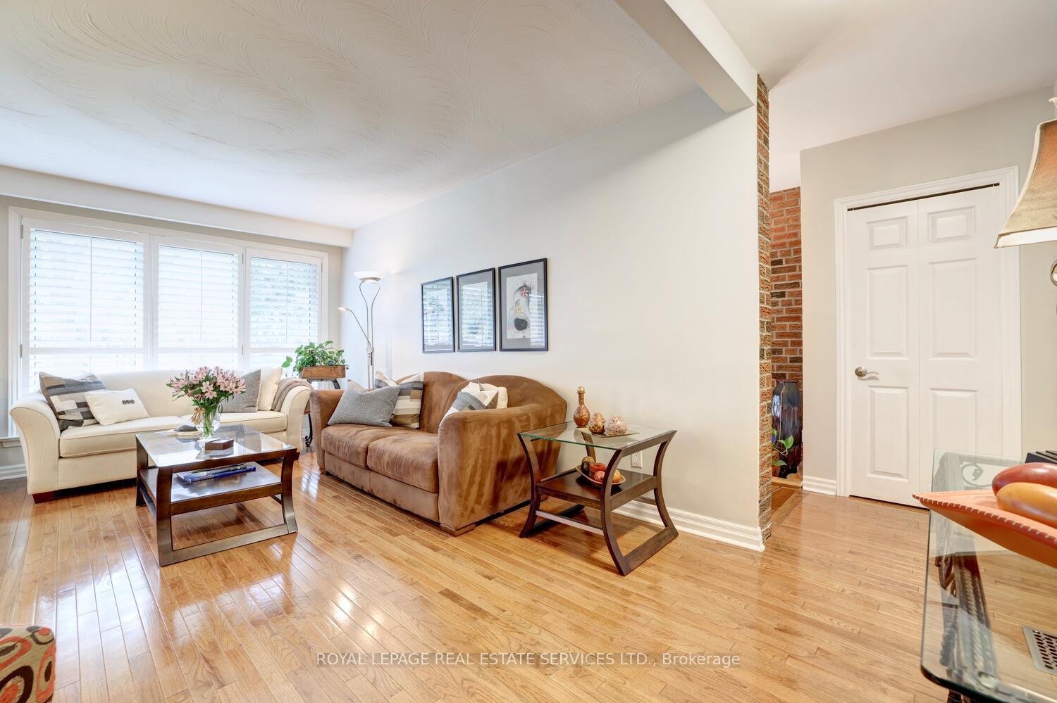 Photo 3 of 26 Cromer Place, Etobicoke, Willowridge-Martingrove-Richview — HOMEH