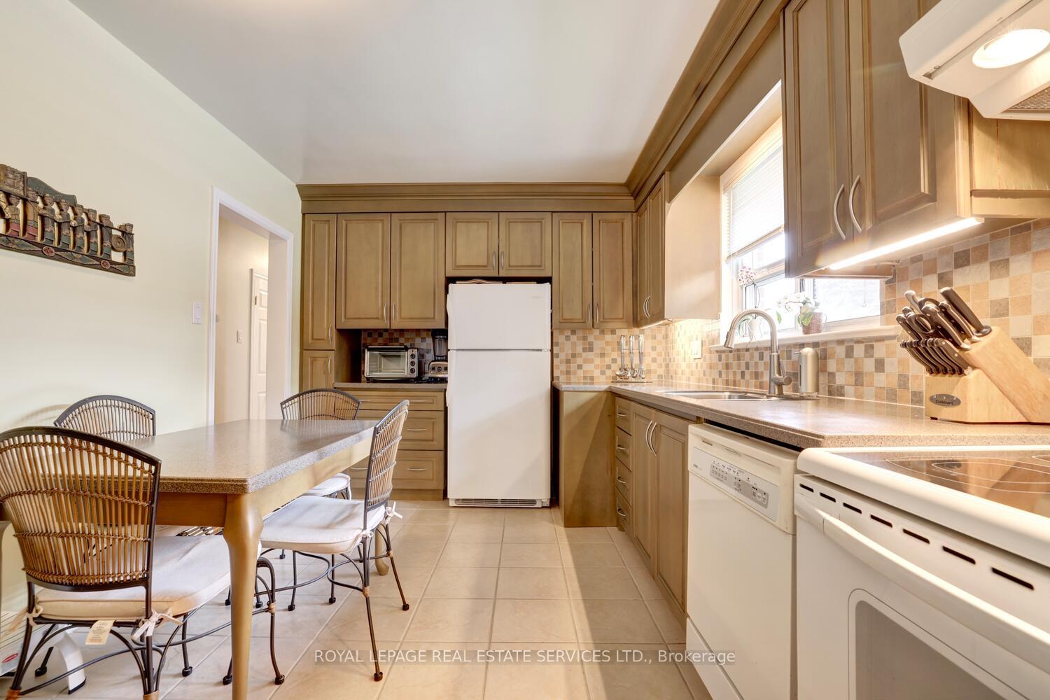 Photo 17 of 26 Cromer Place, Etobicoke, Willowridge-Martingrove-Richview — HOMEH