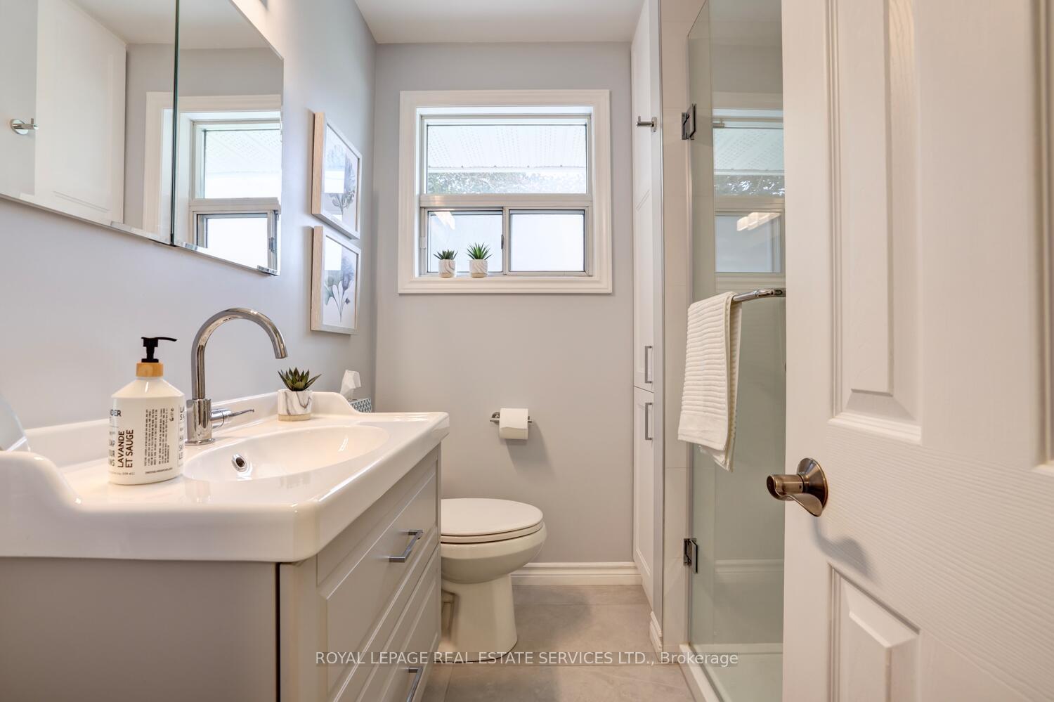 Photo 10 of 26 Cromer Place, Etobicoke, Willowridge-Martingrove-Richview — HOMEH