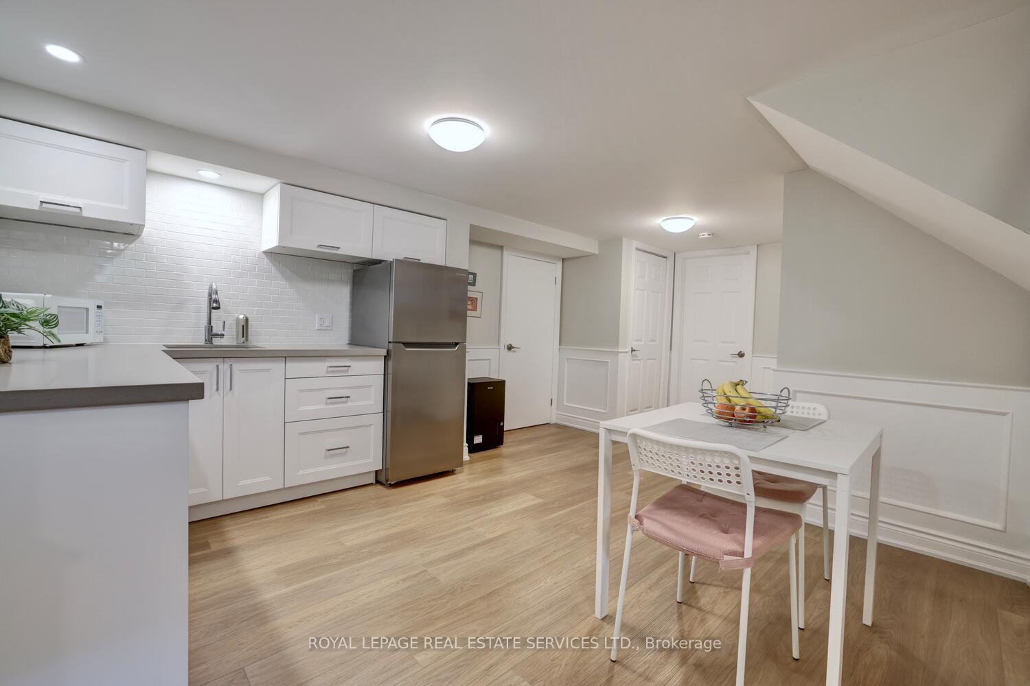 Photo 11 of 26 Cromer Place, Etobicoke, Willowridge-Martingrove-Richview — HOMEH