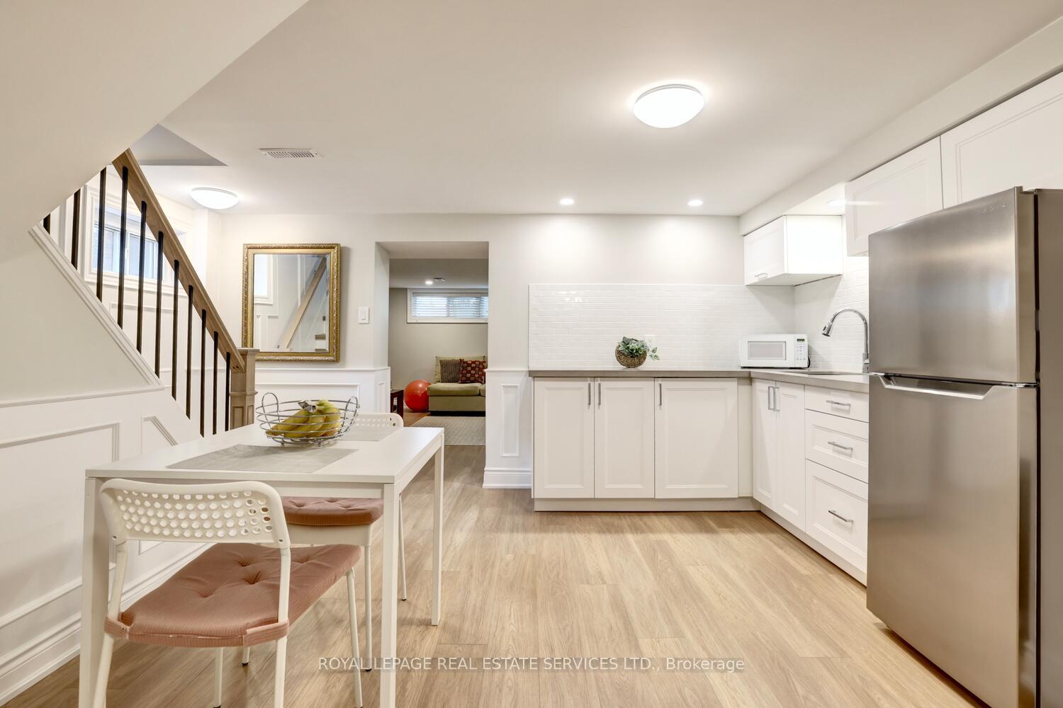 Photo 9 of 26 Cromer Place, Etobicoke, Willowridge-Martingrove-Richview — HOMEH
