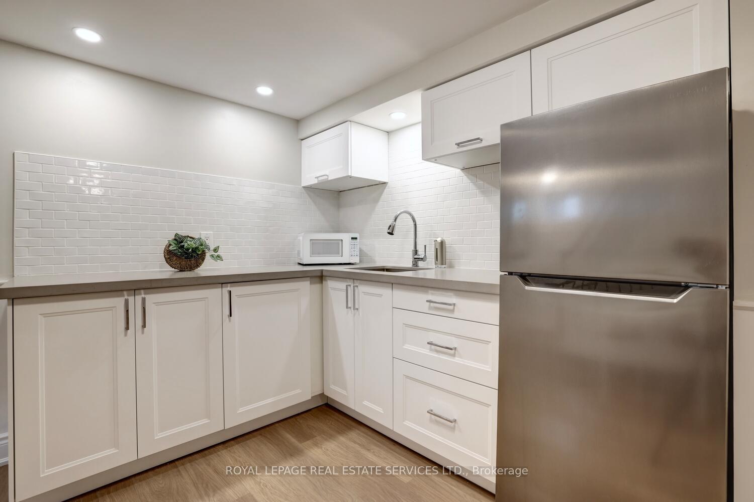 Photo 8 of 26 Cromer Place, Etobicoke, Willowridge-Martingrove-Richview — HOMEH