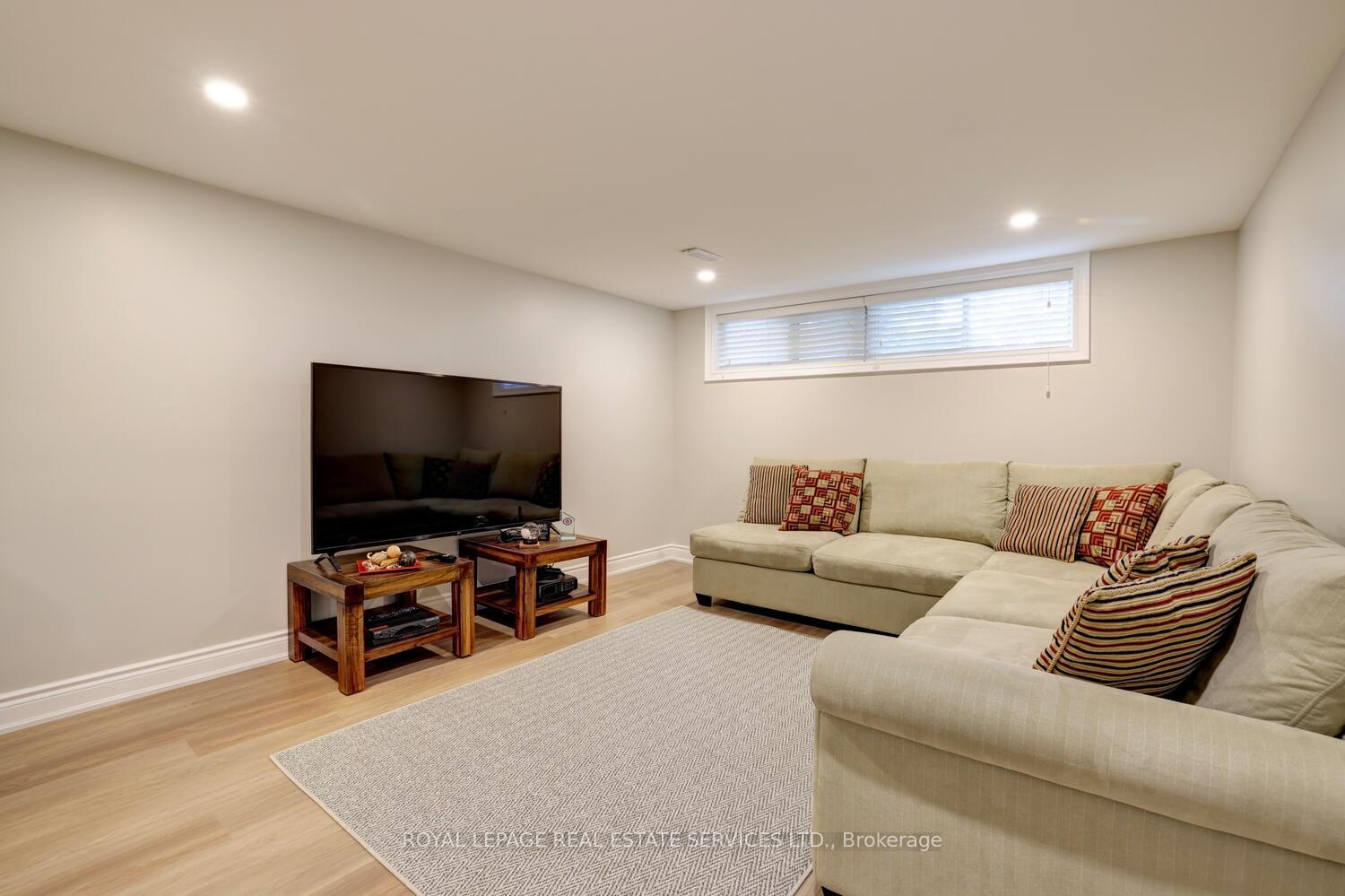 Photo 14 of 26 Cromer Place, Etobicoke, Willowridge-Martingrove-Richview — HOMEH
