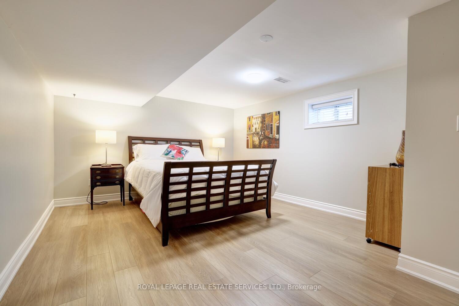 Photo 16 of 26 Cromer Place, Etobicoke, Willowridge-Martingrove-Richview — HOMEH