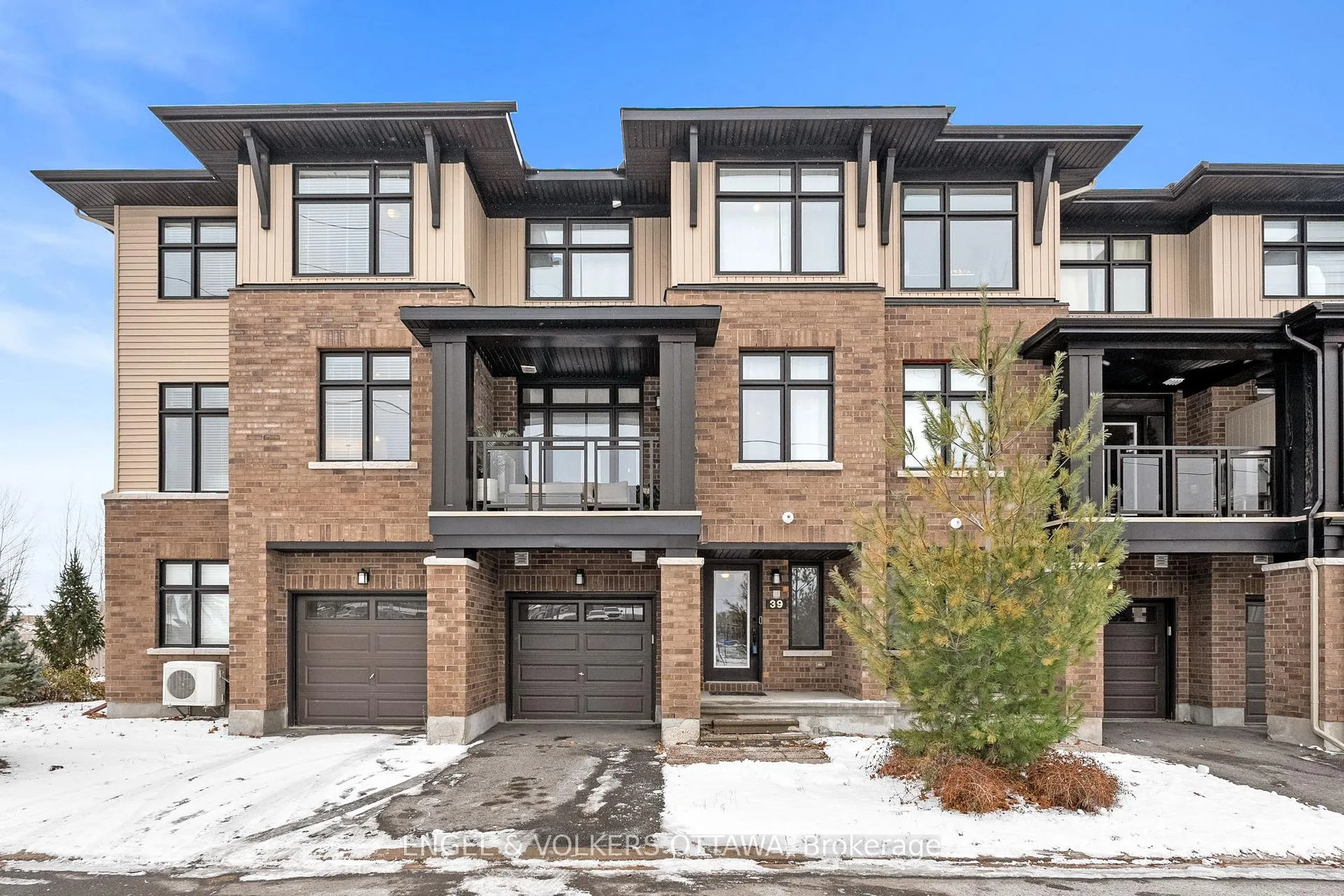 Photo 3 of 39 Stockholm Private, Ottawa, Riverside South/Gloucester Glen — HOMEH
