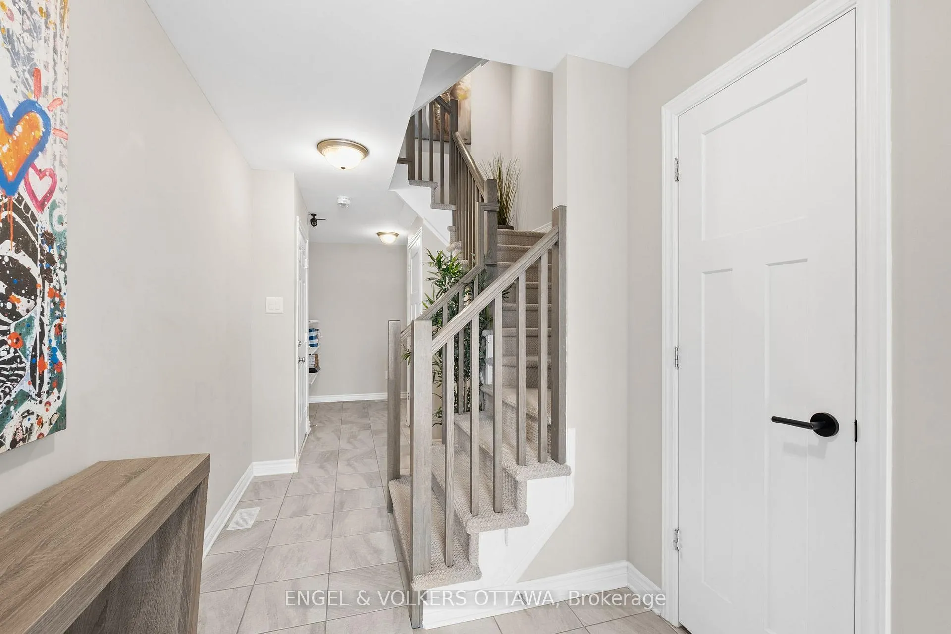 Photo 10 of 39 Stockholm Private, Ottawa, Riverside South/Gloucester Glen — HOMEH
