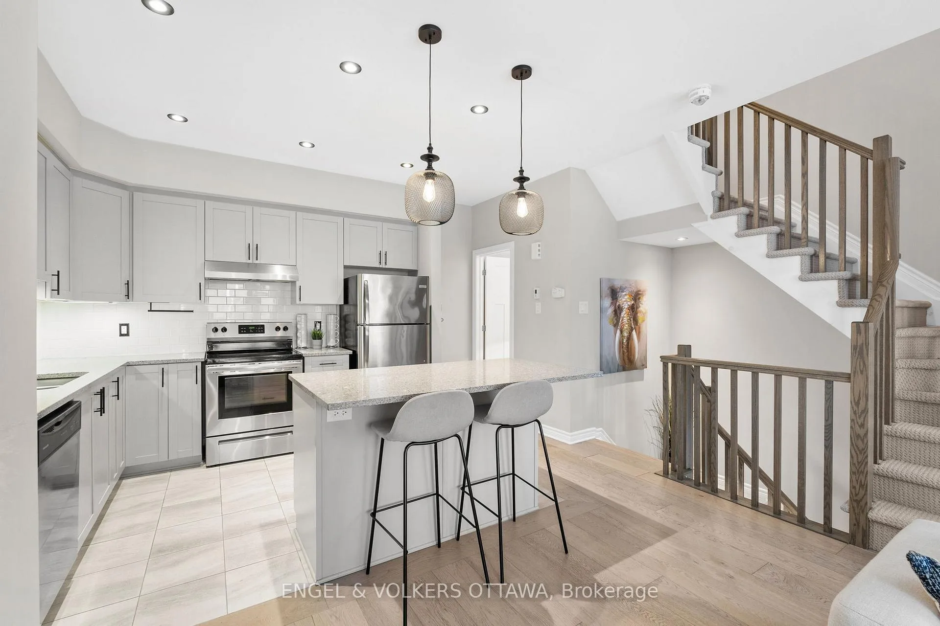 Photo 15 of 39 Stockholm Private, Ottawa, Riverside South/Gloucester Glen — HOMEH